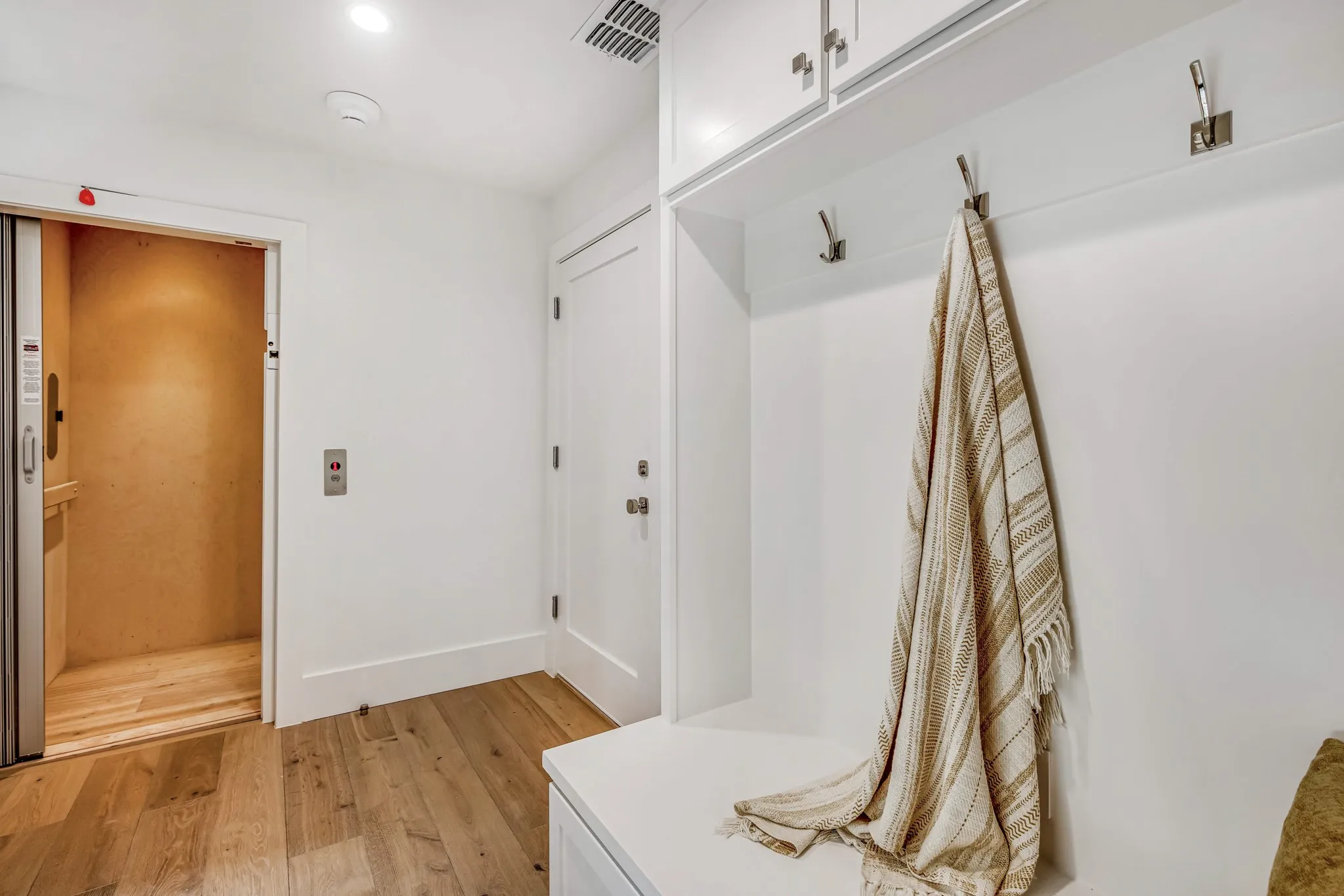 Townhouse For Rent in Dallas County , 3428 Daniel Avenue 3, University Park, Texas 75205, 3 Bedroom, 3 Bathroom, 2 Garage spaces, 1,917 Sqft, built in 2023, mls#21325372, Real Estate Agent in University Park, Homes For Rent in Dallas county, Homes For Rent in University Park, Realtor in University Park Texas, Real Estate Brokerage Independent Realty Texas, Luminita Cordes Realtor