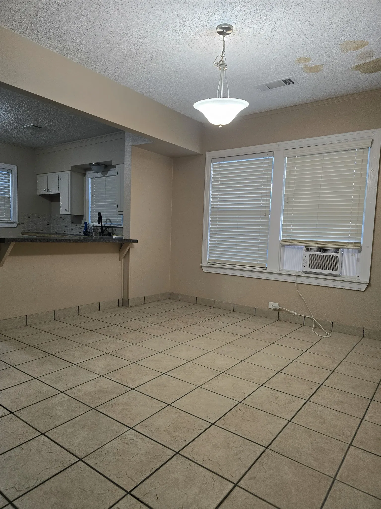 Single Family Residence For Sale in Dallas County , 107 Fisk Road, Seagoville, Texas 75159, 3 Bedroom, 2 Bathroom, Garage spaces, 1,482 Sqft, built in 1948, mls#21332326, Real Estate Agent in Seagoville, Homes For Sale in Dallas county, Homes For Sale in Seagoville, Realtor in Seagoville Texas, Real Estate Brokerage Independent Realty Texas, Luminita Cordes Realtor