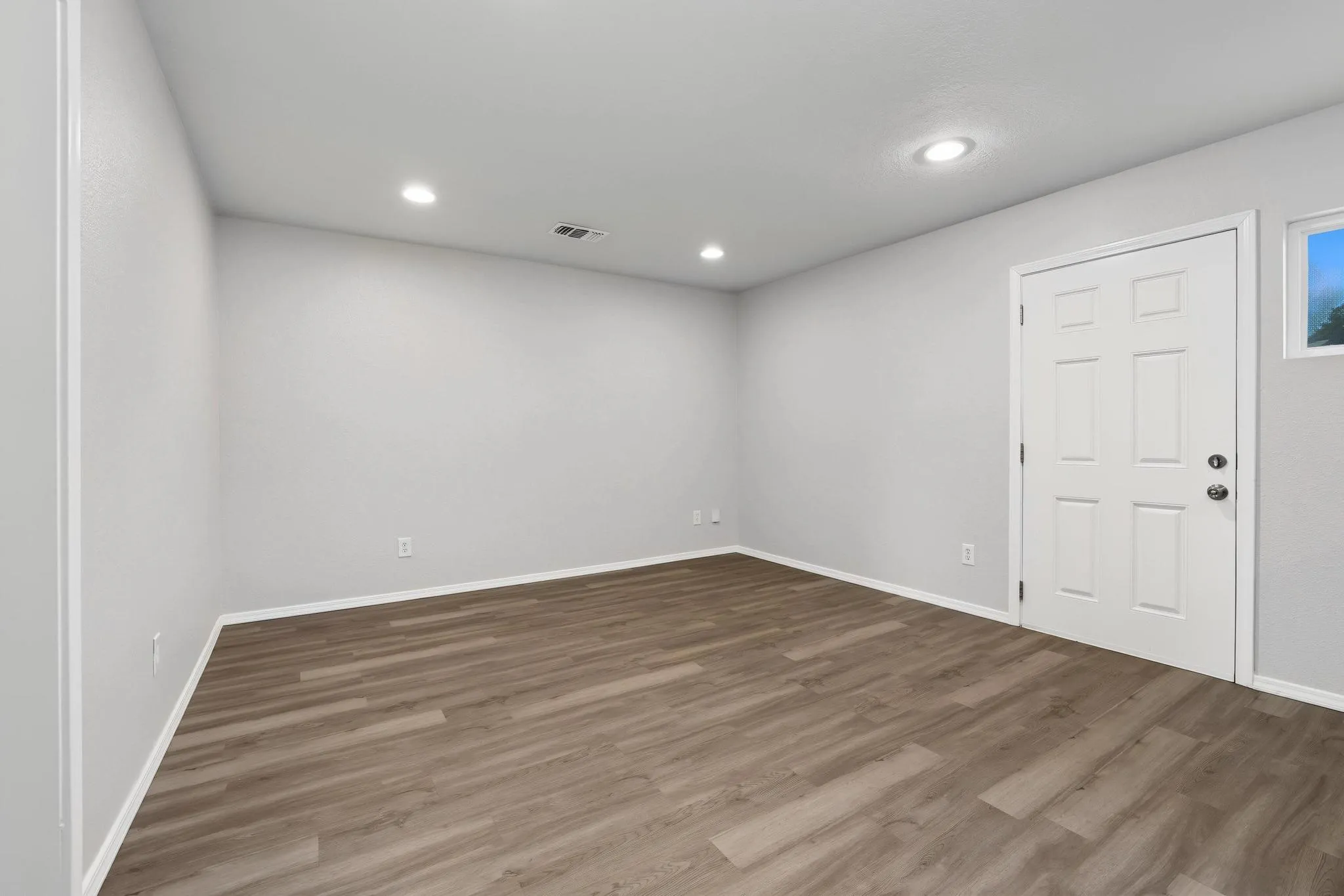 Single Family Residence For Sale in Denton County , 4909 N Colony Boulevard, The Colony, Texas 75056, 4 Bedroom, 2 Bathroom, 2 Garage spaces, 1,880 Sqft, built in 1977, mls#21316530, Real Estate Agent in The Colony, Homes For Sale in Denton county, Homes For Sale in The Colony, Realtor in The Colony Texas, Real Estate Brokerage Independent Realty Texas, Luminita Cordes Realtor