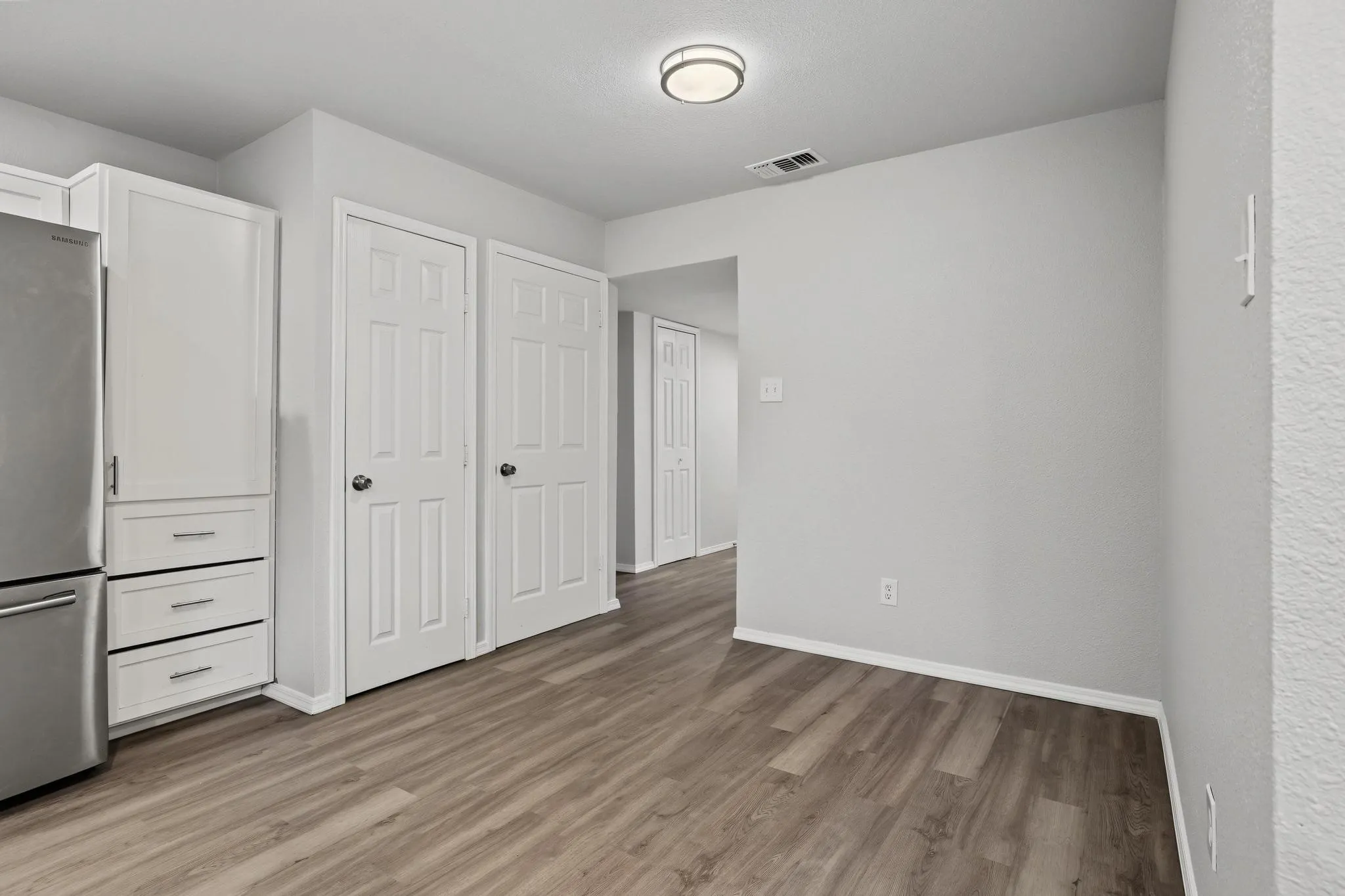 Single Family Residence For Sale in Denton County , 4909 N Colony Boulevard, The Colony, Texas 75056, 4 Bedroom, 2 Bathroom, 2 Garage spaces, 1,880 Sqft, built in 1977, mls#21316530, Real Estate Agent in The Colony, Homes For Sale in Denton county, Homes For Sale in The Colony, Realtor in The Colony Texas, Real Estate Brokerage Independent Realty Texas, Luminita Cordes Realtor