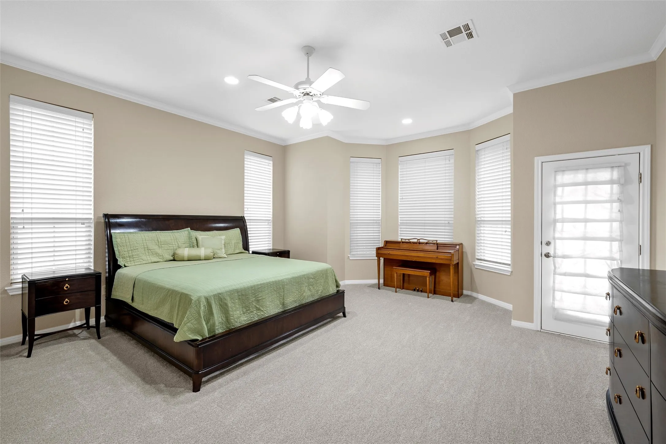 Single Family Residence For Sale in Mc Lennan County , 100 Laurel Oaks Lane, Crawford, Texas 76638, 4 Bedroom, 4 Bathroom, 3 Garage spaces, 3,492 Sqft, built in 2002, mls#21332130, Real Estate Agent in Crawford, Homes For Sale in Mc Lennan county, Homes For Sale in Crawford, Realtor in Crawford Texas, Real Estate Brokerage Independent Realty Texas, Luminita Cordes Realtor