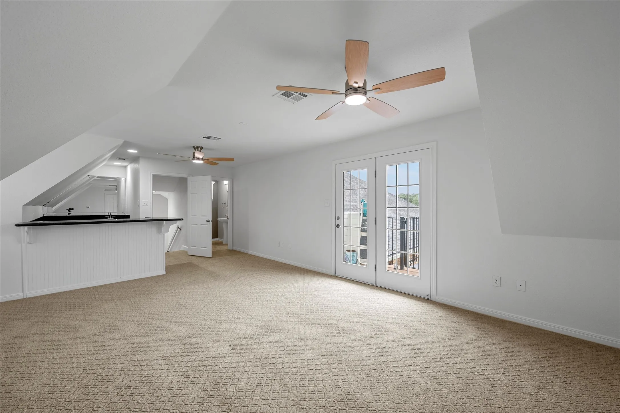 Single Family Residence For Sale in Mc Lennan County , 100 Laurel Oaks Lane, Crawford, Texas 76638, 4 Bedroom, 4 Bathroom, 3 Garage spaces, 3,492 Sqft, built in 2002, mls#21332130, Real Estate Agent in Crawford, Homes For Sale in Mc Lennan county, Homes For Sale in Crawford, Realtor in Crawford Texas, Real Estate Brokerage Independent Realty Texas, Luminita Cordes Realtor