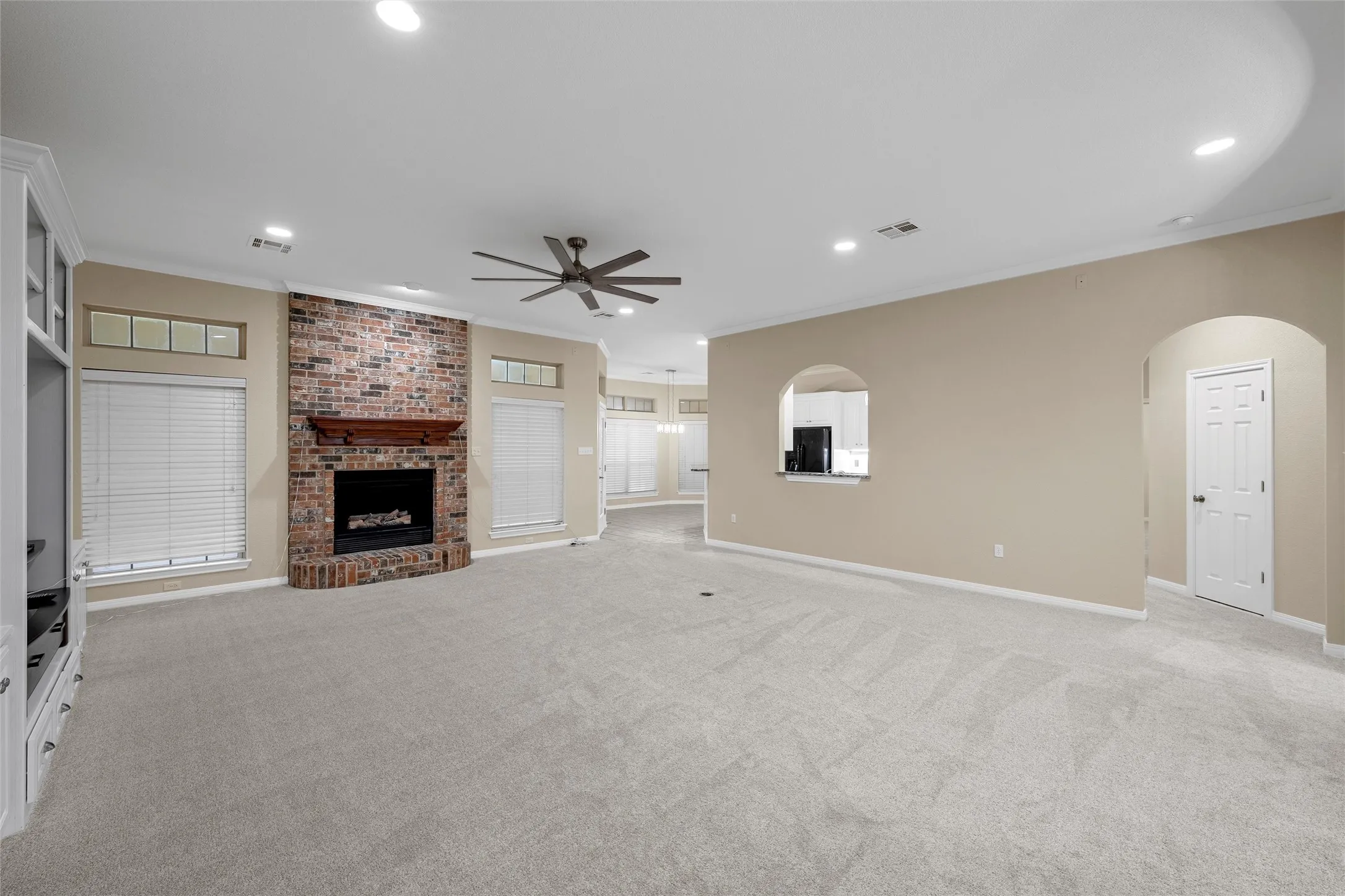Single Family Residence For Sale in Mc Lennan County , 100 Laurel Oaks Lane, Crawford, Texas 76638, 4 Bedroom, 4 Bathroom, 3 Garage spaces, 3,492 Sqft, built in 2002, mls#21332130, Real Estate Agent in Crawford, Homes For Sale in Mc Lennan county, Homes For Sale in Crawford, Realtor in Crawford Texas, Real Estate Brokerage Independent Realty Texas, Luminita Cordes Realtor