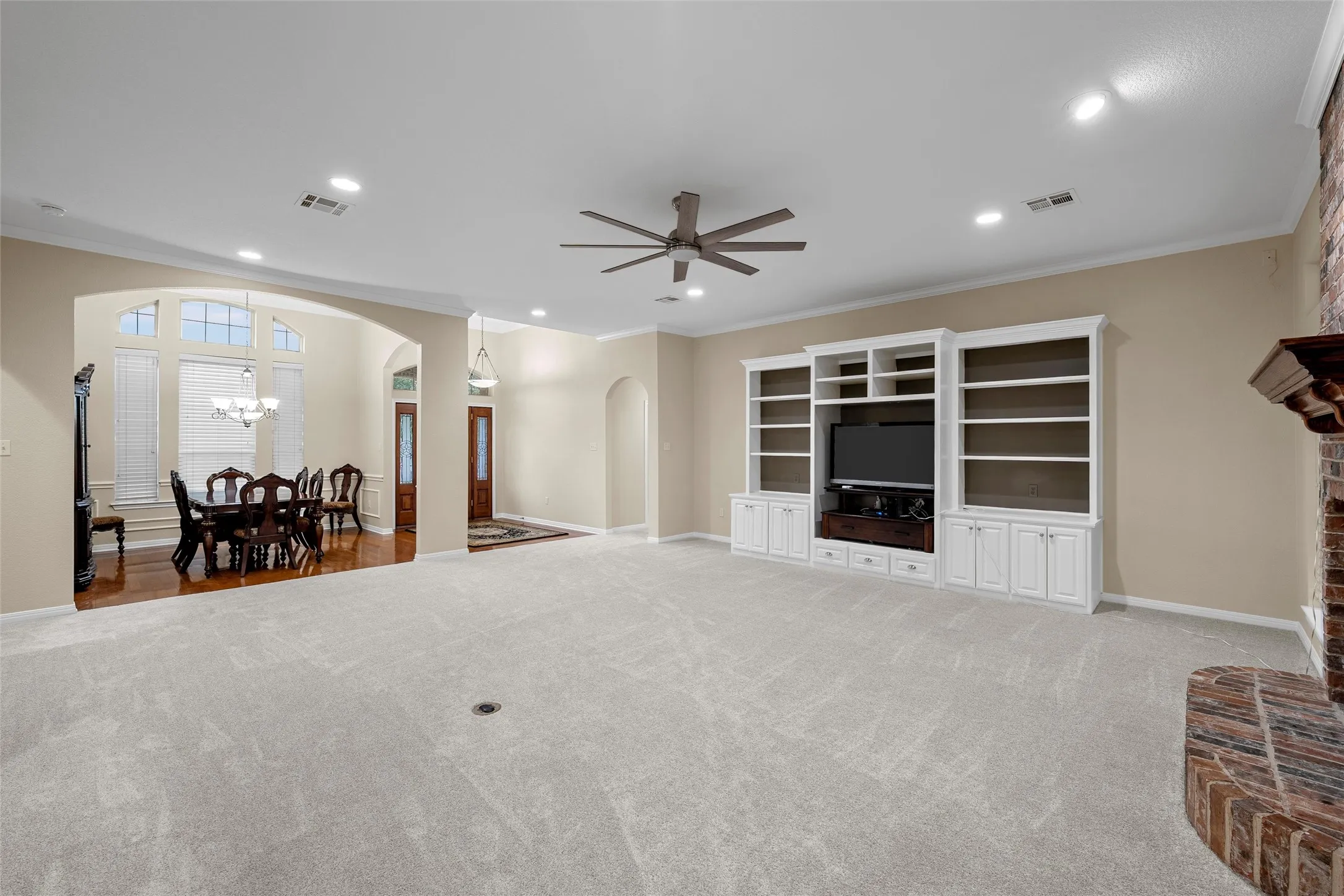 Single Family Residence For Sale in Mc Lennan County , 100 Laurel Oaks Lane, Crawford, Texas 76638, 4 Bedroom, 4 Bathroom, 3 Garage spaces, 3,492 Sqft, built in 2002, mls#21332130, Real Estate Agent in Crawford, Homes For Sale in Mc Lennan county, Homes For Sale in Crawford, Realtor in Crawford Texas, Real Estate Brokerage Independent Realty Texas, Luminita Cordes Realtor