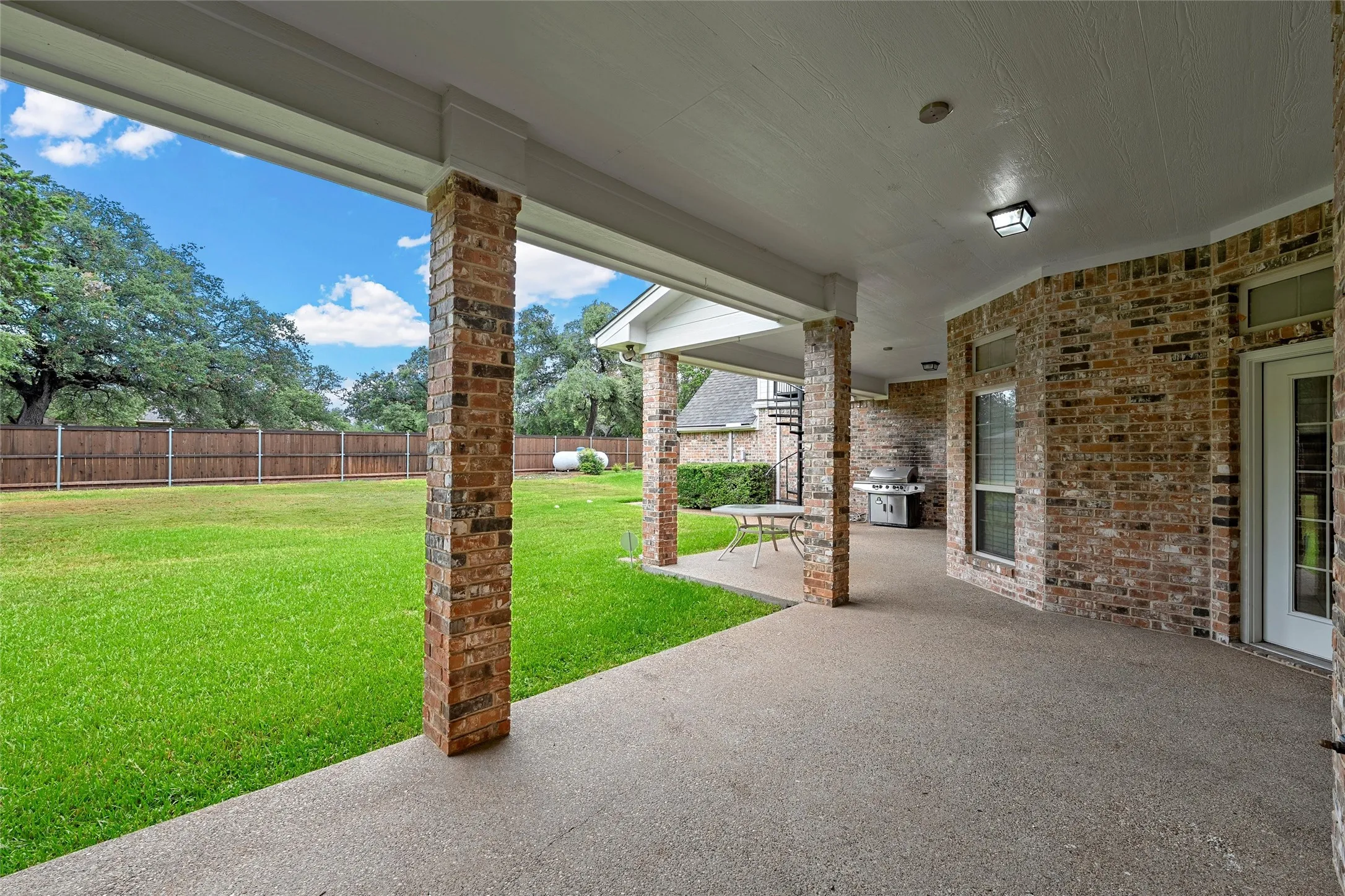 Single Family Residence For Sale in Mc Lennan County , 100 Laurel Oaks Lane, Crawford, Texas 76638, 4 Bedroom, 4 Bathroom, 3 Garage spaces, 3,492 Sqft, built in 2002, mls#21332130, Real Estate Agent in Crawford, Homes For Sale in Mc Lennan county, Homes For Sale in Crawford, Realtor in Crawford Texas, Real Estate Brokerage Independent Realty Texas, Luminita Cordes Realtor