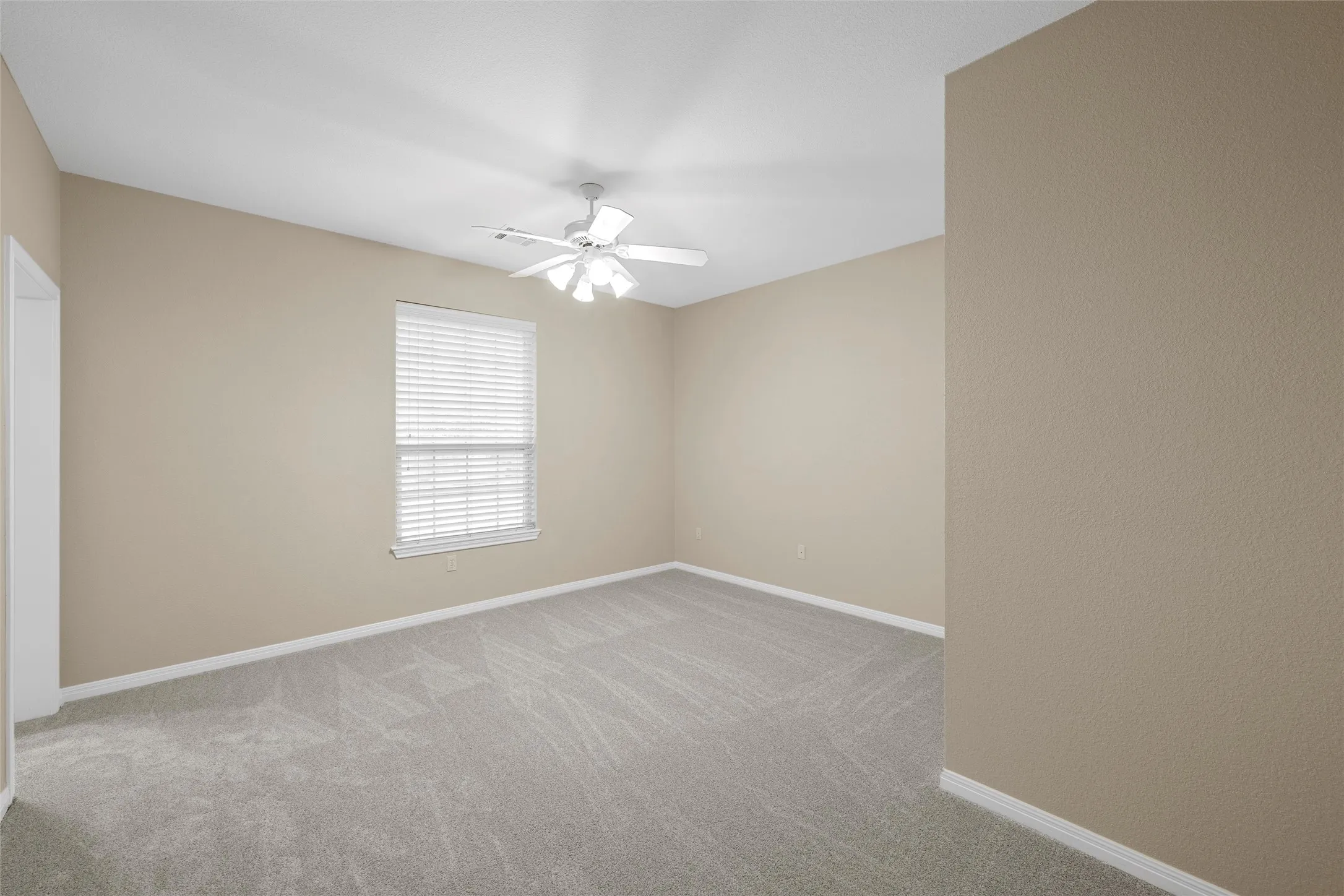 Single Family Residence For Sale in Mc Lennan County , 100 Laurel Oaks Lane, Crawford, Texas 76638, 4 Bedroom, 4 Bathroom, 3 Garage spaces, 3,492 Sqft, built in 2002, mls#21332130, Real Estate Agent in Crawford, Homes For Sale in Mc Lennan county, Homes For Sale in Crawford, Realtor in Crawford Texas, Real Estate Brokerage Independent Realty Texas, Luminita Cordes Realtor