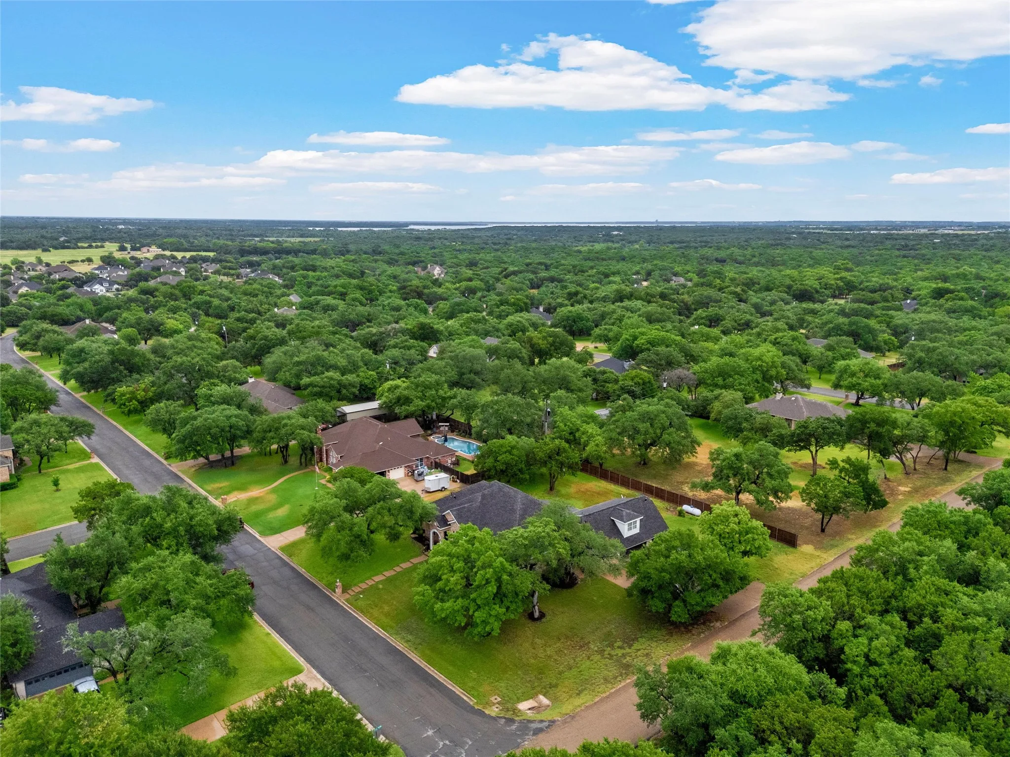 Single Family Residence For Sale in Mc Lennan County , 100 Laurel Oaks Lane, Crawford, Texas 76638, 4 Bedroom, 4 Bathroom, 3 Garage spaces, 3,492 Sqft, built in 2002, mls#21332130, Real Estate Agent in Crawford, Homes For Sale in Mc Lennan county, Homes For Sale in Crawford, Realtor in Crawford Texas, Real Estate Brokerage Independent Realty Texas, Luminita Cordes Realtor