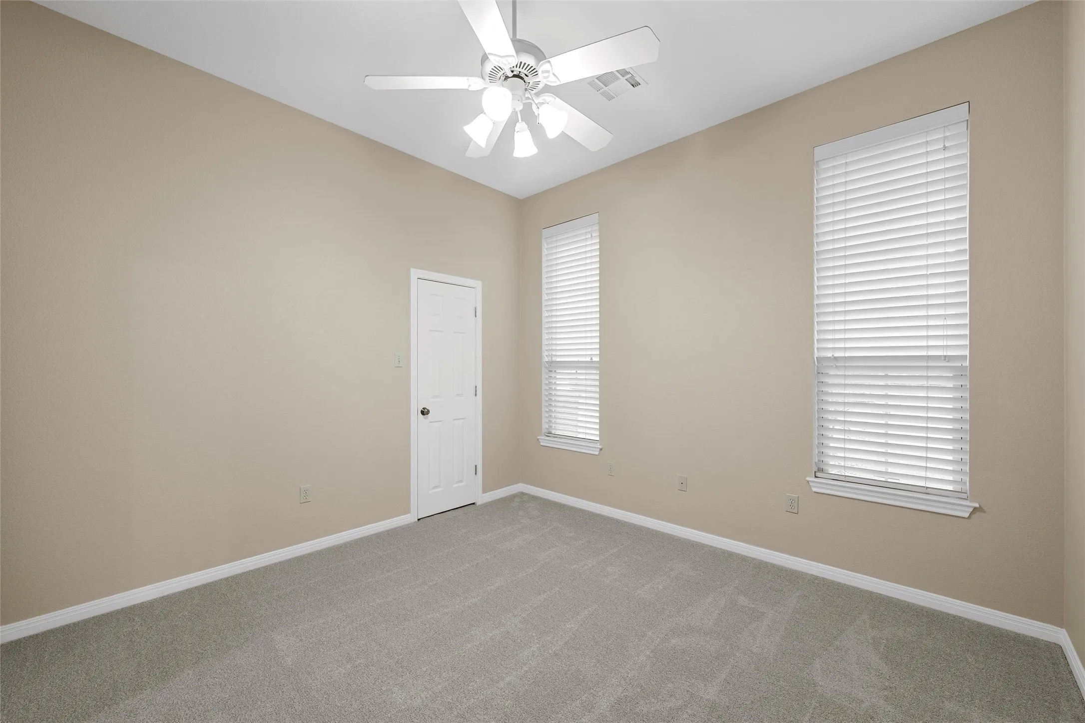 Single Family Residence For Sale in Mc Lennan County , 100 Laurel Oaks Lane, Crawford, Texas 76638, 4 Bedroom, 4 Bathroom, 3 Garage spaces, 3,492 Sqft, built in 2002, mls#21332130, Real Estate Agent in Crawford, Homes For Sale in Mc Lennan county, Homes For Sale in Crawford, Realtor in Crawford Texas, Real Estate Brokerage Independent Realty Texas, Luminita Cordes Realtor