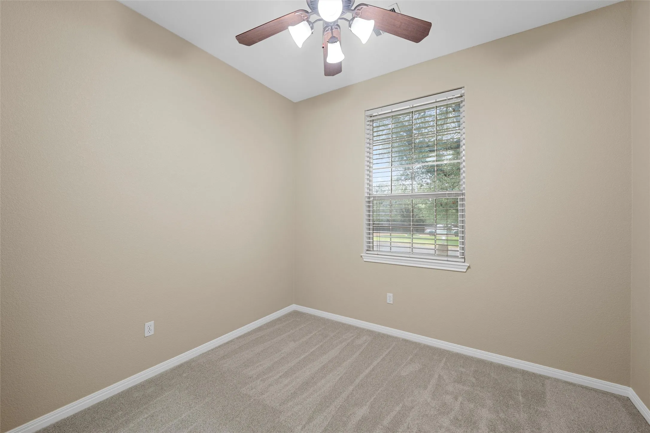 Single Family Residence For Sale in Mc Lennan County , 100 Laurel Oaks Lane, Crawford, Texas 76638, 4 Bedroom, 4 Bathroom, 3 Garage spaces, 3,492 Sqft, built in 2002, mls#21332130, Real Estate Agent in Crawford, Homes For Sale in Mc Lennan county, Homes For Sale in Crawford, Realtor in Crawford Texas, Real Estate Brokerage Independent Realty Texas, Luminita Cordes Realtor
