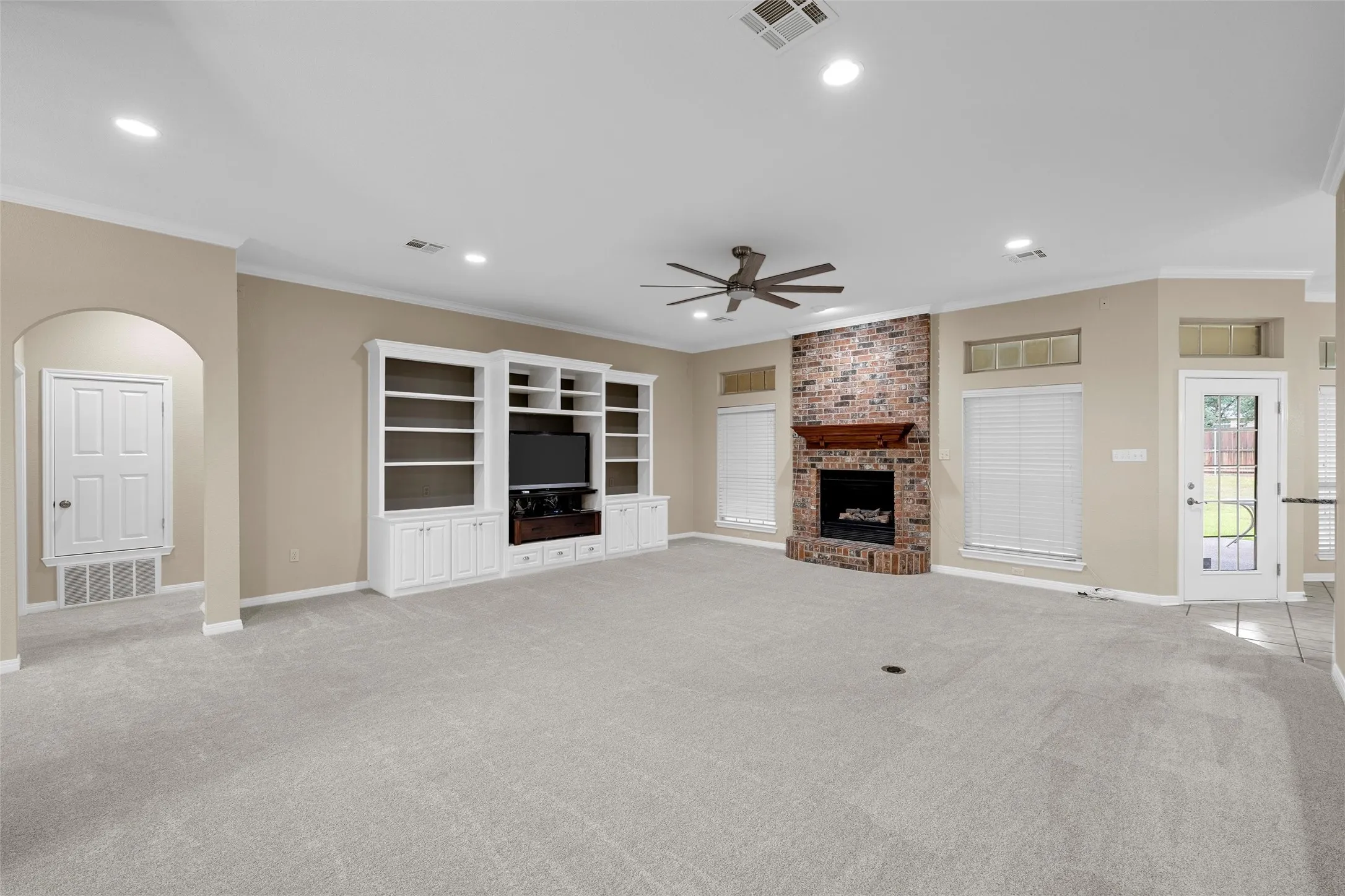 Single Family Residence For Sale in Mc Lennan County , 100 Laurel Oaks Lane, Crawford, Texas 76638, 4 Bedroom, 4 Bathroom, 3 Garage spaces, 3,492 Sqft, built in 2002, mls#21332130, Real Estate Agent in Crawford, Homes For Sale in Mc Lennan county, Homes For Sale in Crawford, Realtor in Crawford Texas, Real Estate Brokerage Independent Realty Texas, Luminita Cordes Realtor