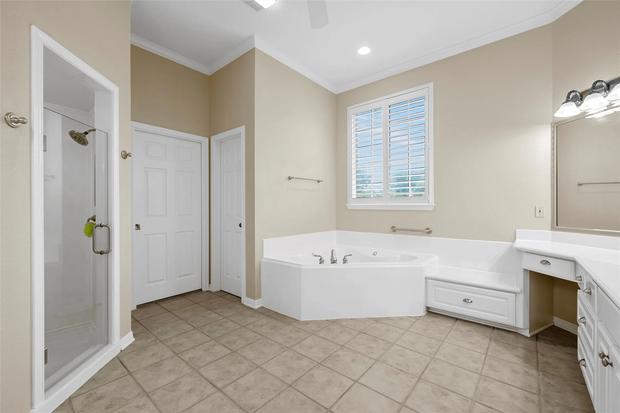 Single Family Residence For Sale in Mc Lennan County , 100 Laurel Oaks Lane, Crawford, Texas 76638, 4 Bedroom, 4 Bathroom, 3 Garage spaces, 3,492 Sqft, built in 2002, mls#21332130, Real Estate Agent in Crawford, Homes For Sale in Mc Lennan county, Homes For Sale in Crawford, Realtor in Crawford Texas, Real Estate Brokerage Independent Realty Texas, Luminita Cordes Realtor