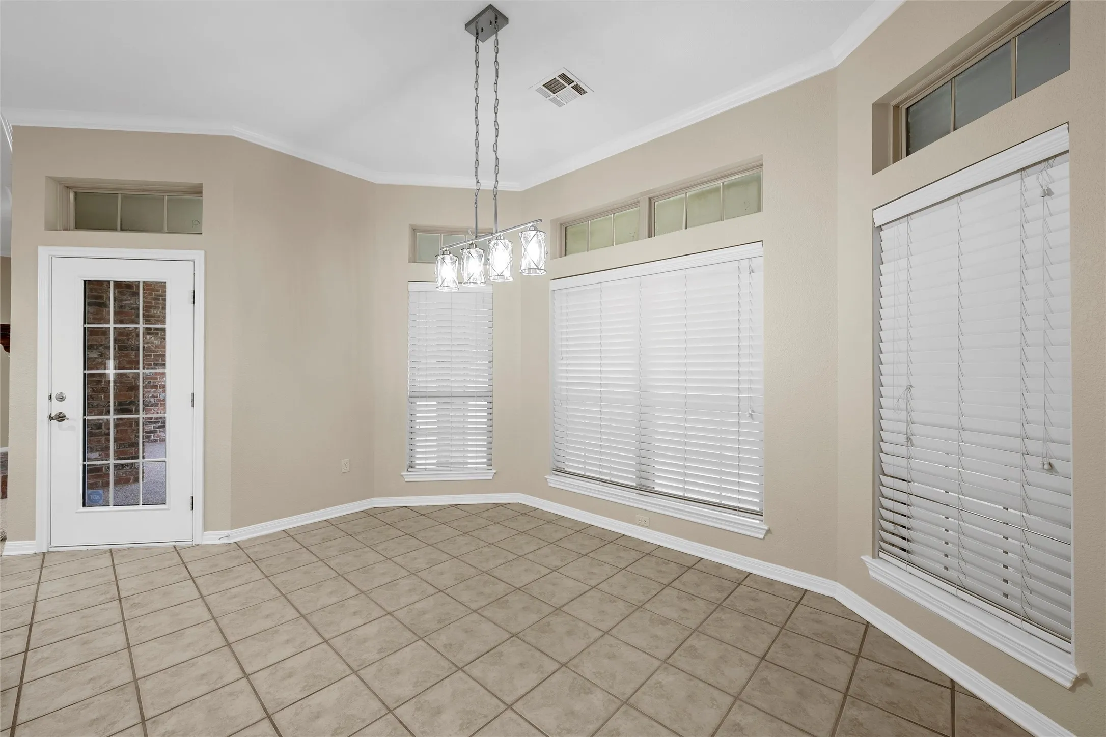 Single Family Residence For Sale in Mc Lennan County , 100 Laurel Oaks Lane, Crawford, Texas 76638, 4 Bedroom, 4 Bathroom, 3 Garage spaces, 3,492 Sqft, built in 2002, mls#21332130, Real Estate Agent in Crawford, Homes For Sale in Mc Lennan county, Homes For Sale in Crawford, Realtor in Crawford Texas, Real Estate Brokerage Independent Realty Texas, Luminita Cordes Realtor