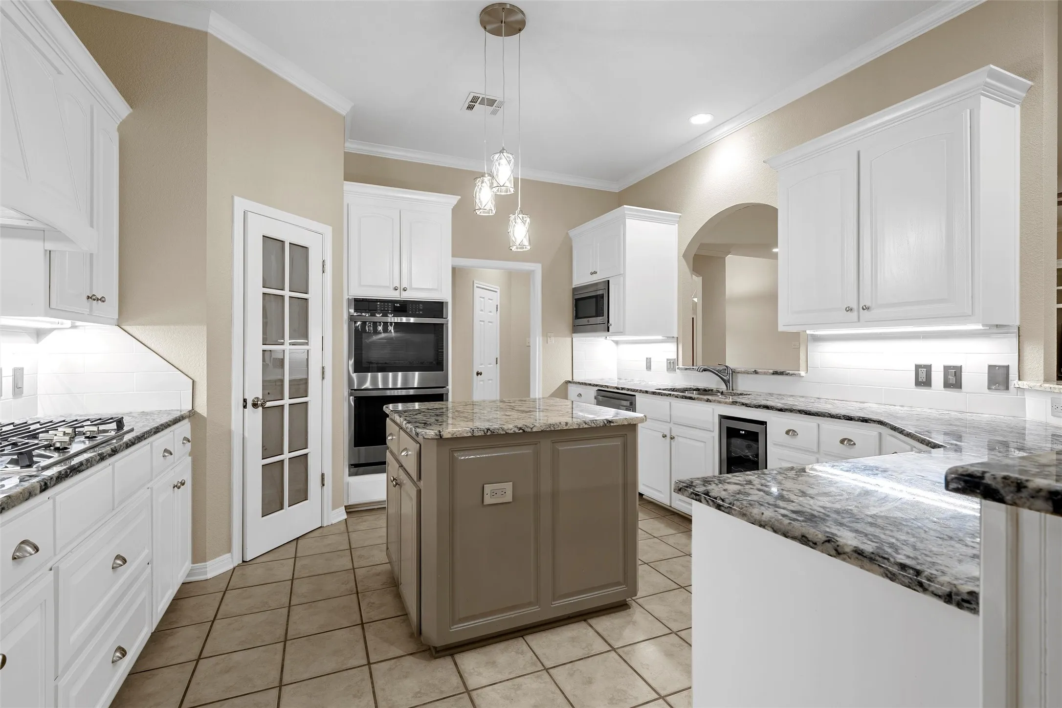 Single Family Residence For Sale in Mc Lennan County , 100 Laurel Oaks Lane, Crawford, Texas 76638, 4 Bedroom, 4 Bathroom, 3 Garage spaces, 3,492 Sqft, built in 2002, mls#21332130, Real Estate Agent in Crawford, Homes For Sale in Mc Lennan county, Homes For Sale in Crawford, Realtor in Crawford Texas, Real Estate Brokerage Independent Realty Texas, Luminita Cordes Realtor