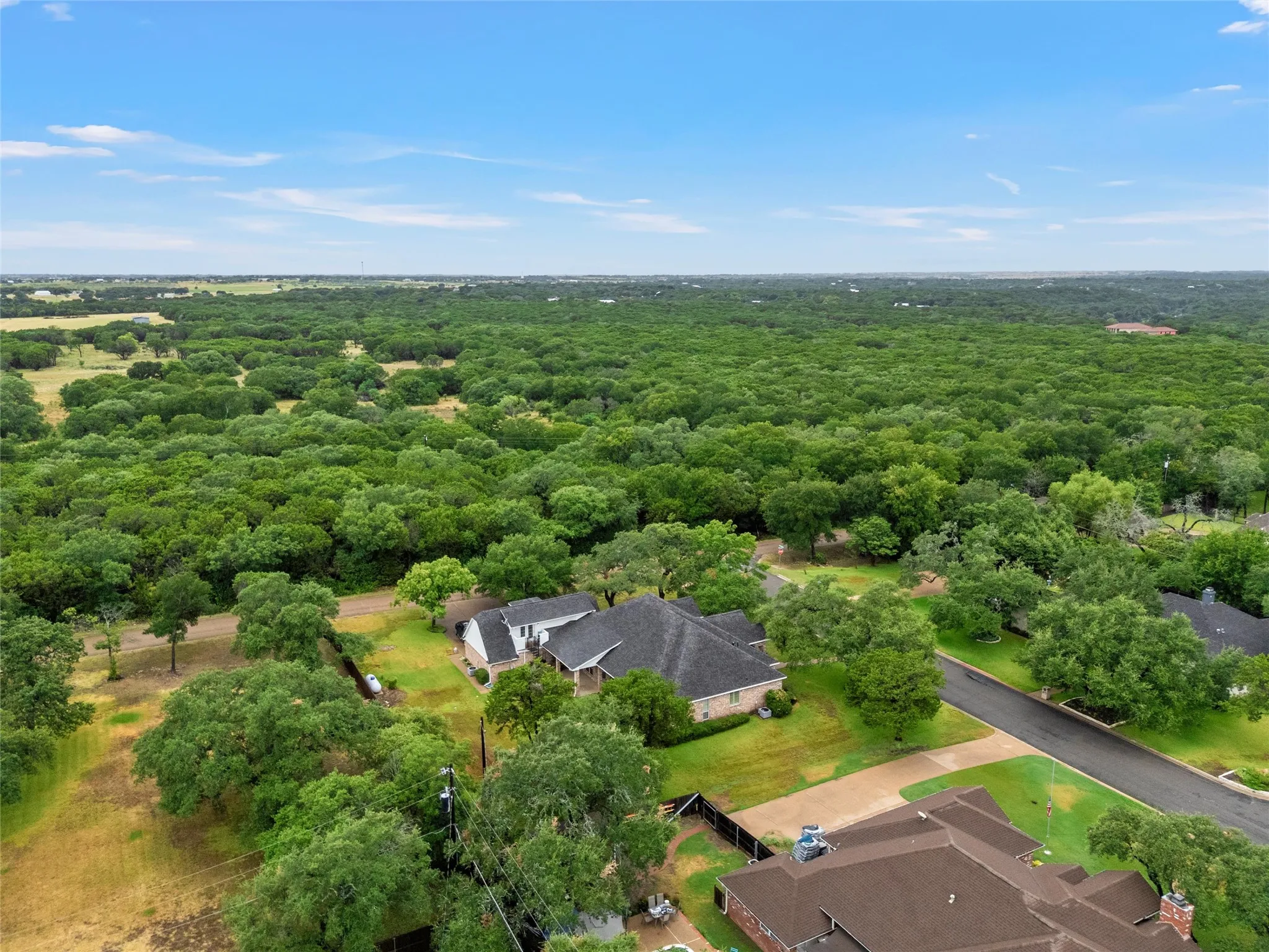 Single Family Residence For Sale in Mc Lennan County , 100 Laurel Oaks Lane, Crawford, Texas 76638, 4 Bedroom, 4 Bathroom, 3 Garage spaces, 3,492 Sqft, built in 2002, mls#21332130, Real Estate Agent in Crawford, Homes For Sale in Mc Lennan county, Homes For Sale in Crawford, Realtor in Crawford Texas, Real Estate Brokerage Independent Realty Texas, Luminita Cordes Realtor