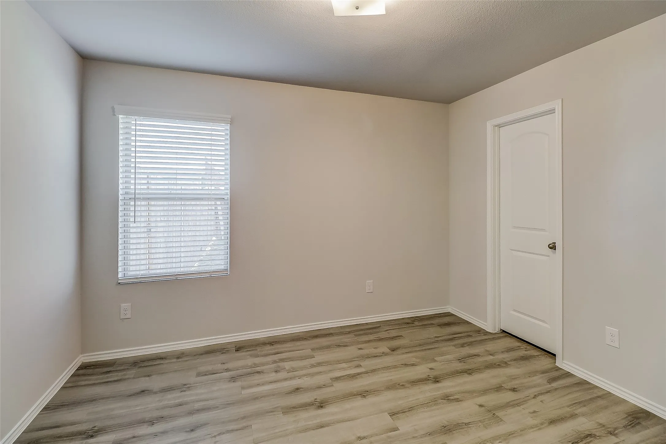 Single Family Residence For Rent in Ellis County , 1601 Oriole Drive, Ennis, Texas 75119, 3 Bedroom, 2 Bathroom, 2 Garage spaces, 1,398 Sqft, built in 2019, mls#21332353, Real Estate Agent in Ennis, Homes For Rent in Ellis county, Homes For Rent in Ennis, Realtor in Ennis Texas, Real Estate Brokerage Independent Realty Texas, Luminita Cordes Realtor