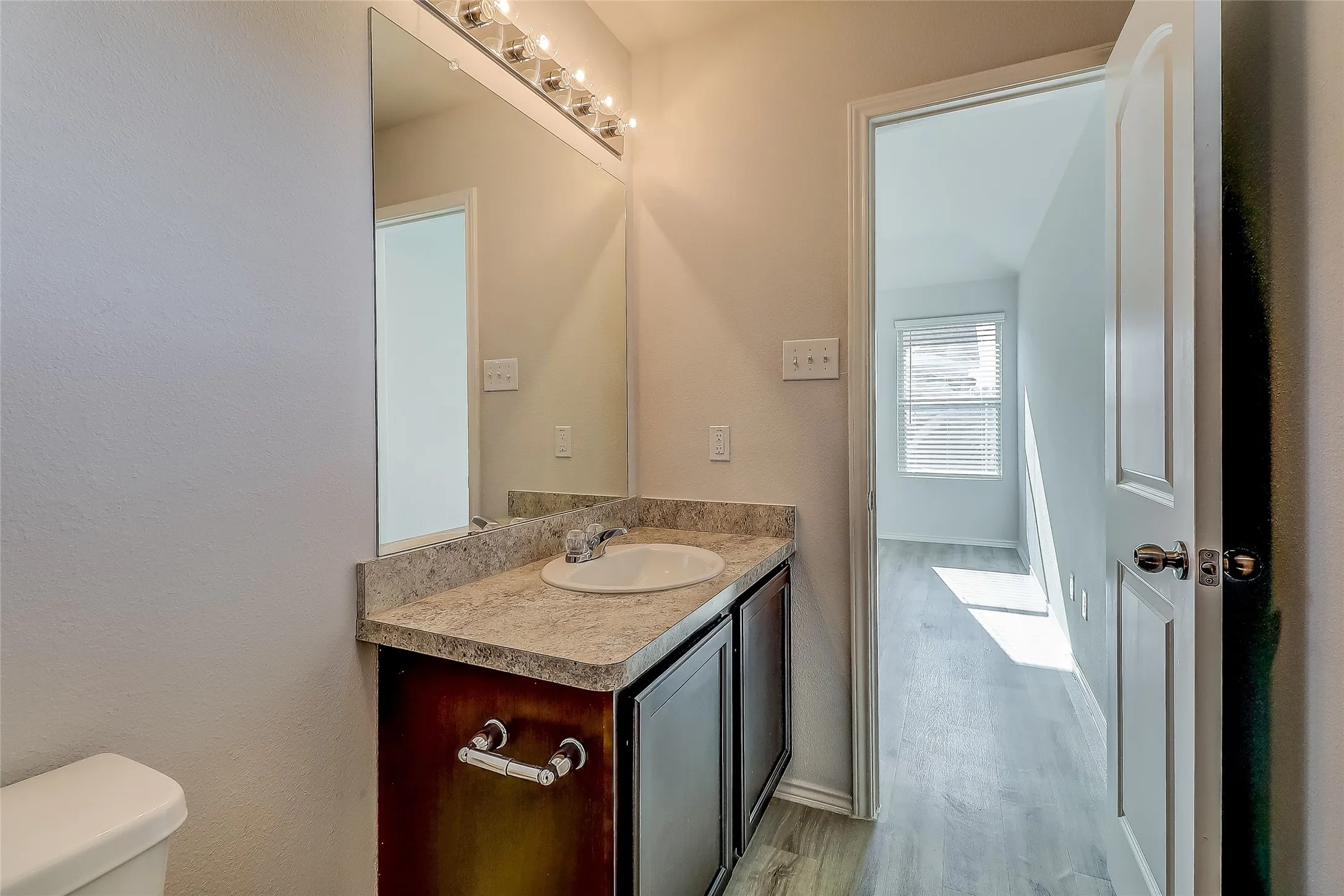 Single Family Residence For Rent in Ellis County , 1601 Oriole Drive, Ennis, Texas 75119, 3 Bedroom, 2 Bathroom, 2 Garage spaces, 1,398 Sqft, built in 2019, mls#21332353, Real Estate Agent in Ennis, Homes For Rent in Ellis county, Homes For Rent in Ennis, Realtor in Ennis Texas, Real Estate Brokerage Independent Realty Texas, Luminita Cordes Realtor