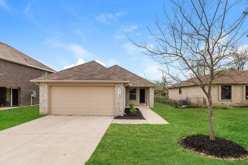 Single Family Residence For Rent in Ellis County , 1601 Oriole Drive, Ennis, Texas 75119, 3 Bedroom, 2 Bathroom, 2 Garage spaces, 1,398 Sqft, built in 2019, mls#21332353, Real Estate Agent in Ennis, Homes For Rent in Ellis county, Homes For Rent in Ennis, Realtor in Ennis Texas, Real Estate Brokerage Independent Realty Texas, Luminita Cordes Realtor