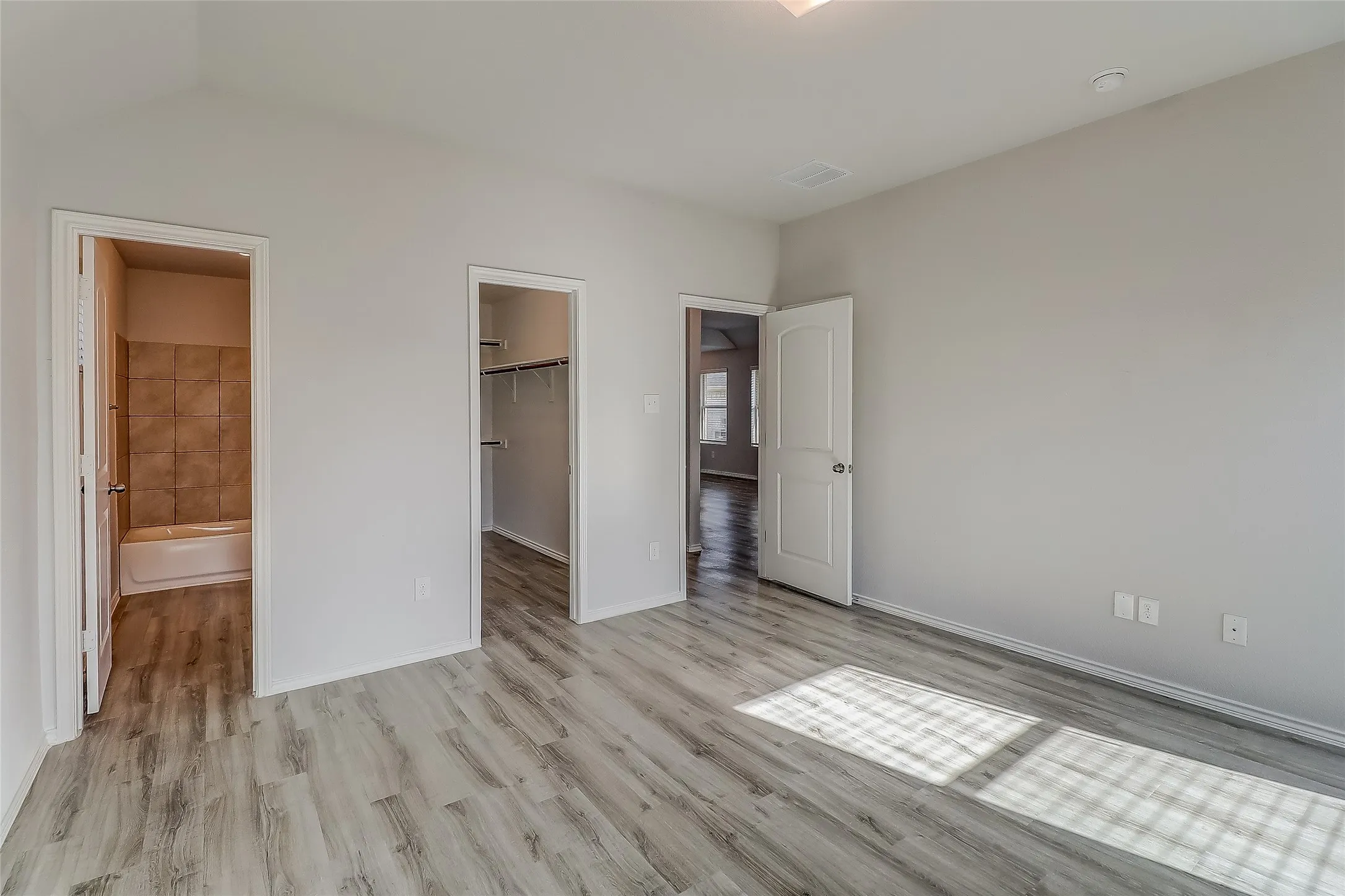 Single Family Residence For Rent in Ellis County , 1601 Oriole Drive, Ennis, Texas 75119, 3 Bedroom, 2 Bathroom, 2 Garage spaces, 1,398 Sqft, built in 2019, mls#21332353, Real Estate Agent in Ennis, Homes For Rent in Ellis county, Homes For Rent in Ennis, Realtor in Ennis Texas, Real Estate Brokerage Independent Realty Texas, Luminita Cordes Realtor
