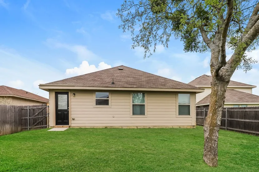 Single Family Residence For Rent in Ellis County , 1601 Oriole Drive, Ennis, Texas 75119, 3 Bedroom, 2 Bathroom, 2 Garage spaces, 1,398 Sqft, built in 2019, mls#21332353, Real Estate Agent in Ennis, Homes For Rent in Ellis county, Homes For Rent in Ennis, Realtor in Ennis Texas, Real Estate Brokerage Independent Realty Texas, Luminita Cordes Realtor