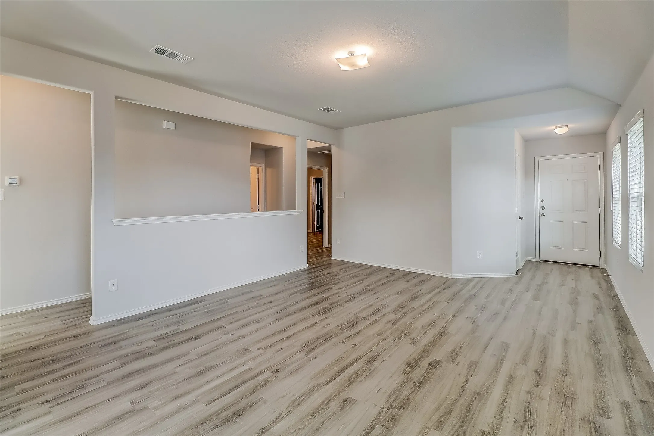 Single Family Residence For Rent in Ellis County , 1601 Oriole Drive, Ennis, Texas 75119, 3 Bedroom, 2 Bathroom, 2 Garage spaces, 1,398 Sqft, built in 2019, mls#21332353, Real Estate Agent in Ennis, Homes For Rent in Ellis county, Homes For Rent in Ennis, Realtor in Ennis Texas, Real Estate Brokerage Independent Realty Texas, Luminita Cordes Realtor