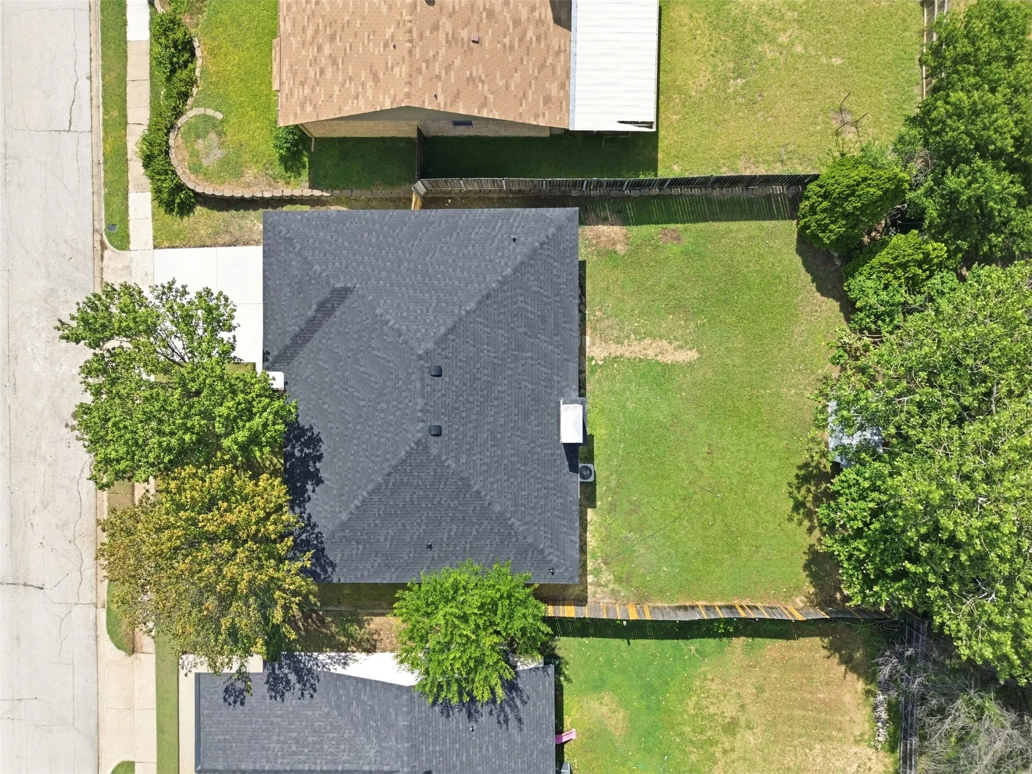Single Family Residence For Sale in Tarrant County , 6461 Westridge Drive, Watauga, Texas 76148, 3 Bedroom, 2 Bathroom, 2 Garage spaces, 1,406 Sqft, built in 1982, mls#21332332, Real Estate Agent in Watauga, Homes For Sale in Tarrant county, Homes For Sale in Watauga, Realtor in Watauga Texas, Real Estate Brokerage Independent Realty Texas, Luminita Cordes Realtor