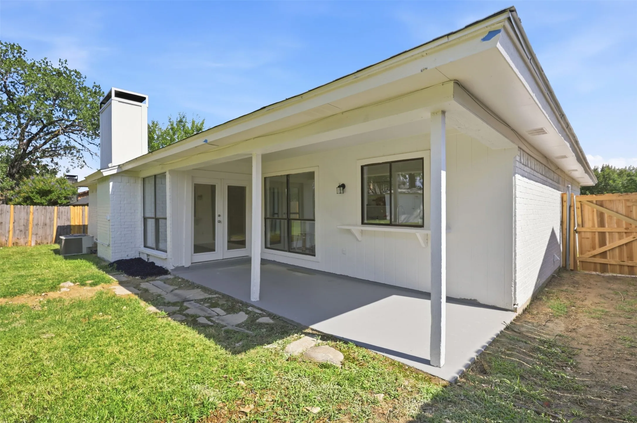 Single Family Residence For Sale in Tarrant County , 6461 Westridge Drive, Watauga, Texas 76148, 3 Bedroom, 2 Bathroom, 2 Garage spaces, 1,406 Sqft, built in 1982, mls#21332332, Real Estate Agent in Watauga, Homes For Sale in Tarrant county, Homes For Sale in Watauga, Realtor in Watauga Texas, Real Estate Brokerage Independent Realty Texas, Luminita Cordes Realtor