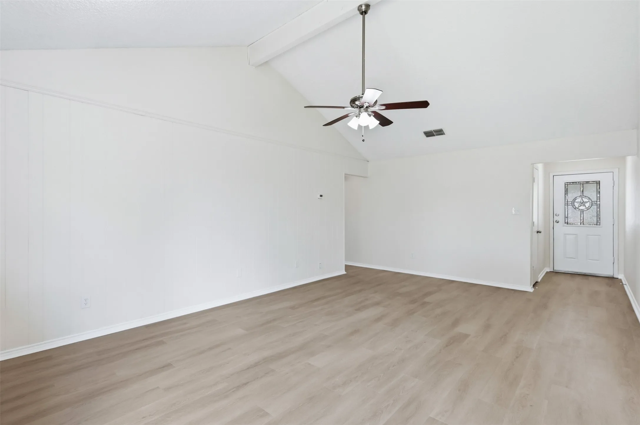 Single Family Residence For Sale in Tarrant County , 6461 Westridge Drive, Watauga, Texas 76148, 3 Bedroom, 2 Bathroom, 2 Garage spaces, 1,406 Sqft, built in 1982, mls#21332332, Real Estate Agent in Watauga, Homes For Sale in Tarrant county, Homes For Sale in Watauga, Realtor in Watauga Texas, Real Estate Brokerage Independent Realty Texas, Luminita Cordes Realtor