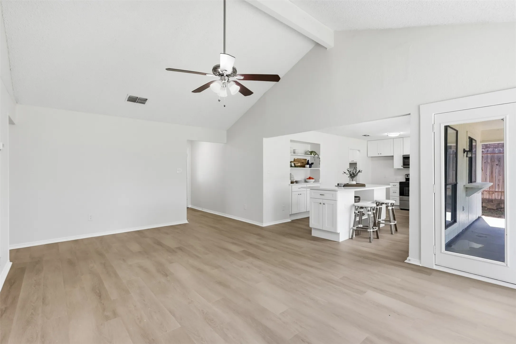 Single Family Residence For Sale in Tarrant County , 6461 Westridge Drive, Watauga, Texas 76148, 3 Bedroom, 2 Bathroom, 2 Garage spaces, 1,406 Sqft, built in 1982, mls#21332332, Real Estate Agent in Watauga, Homes For Sale in Tarrant county, Homes For Sale in Watauga, Realtor in Watauga Texas, Real Estate Brokerage Independent Realty Texas, Luminita Cordes Realtor