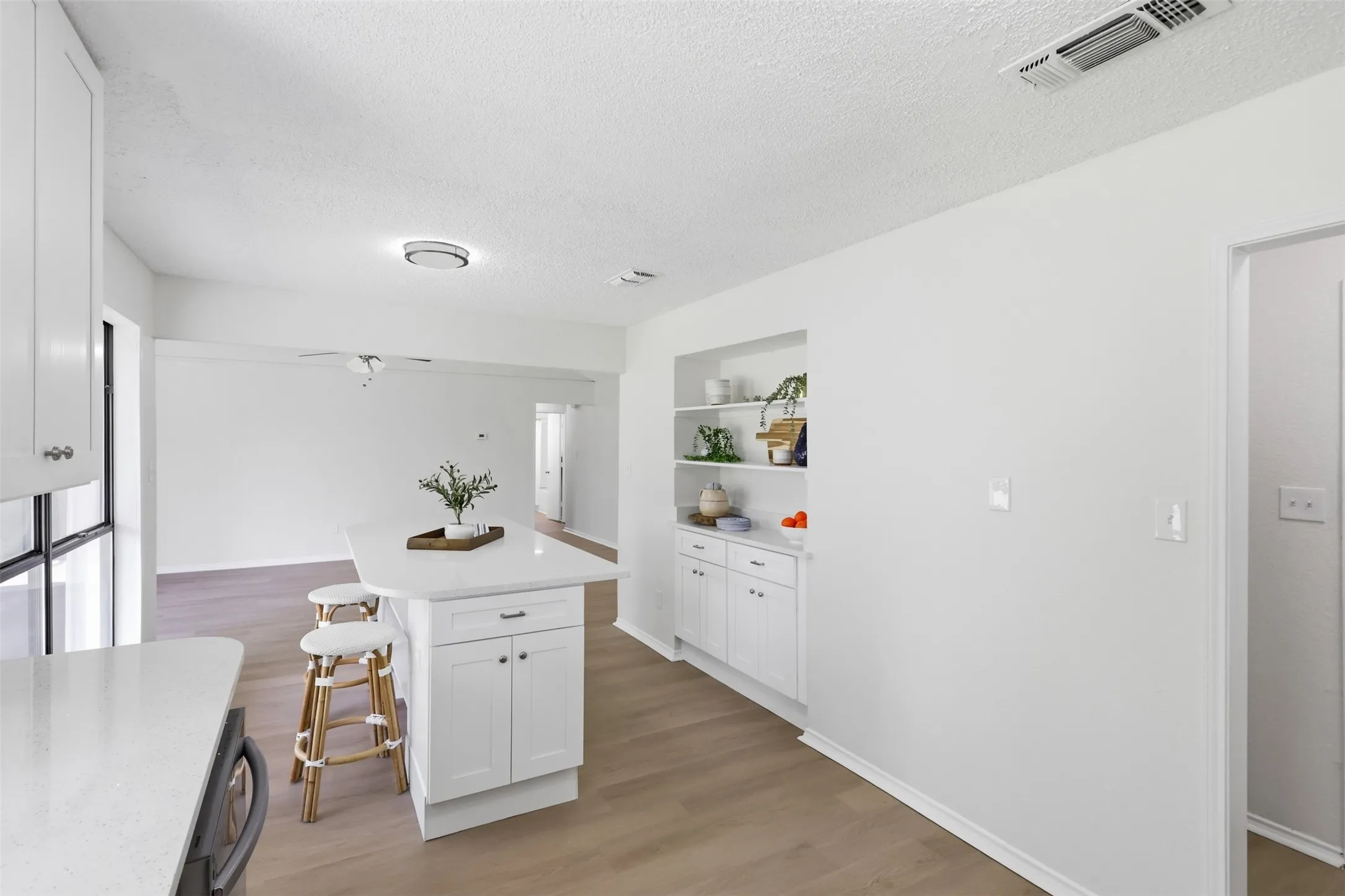Single Family Residence For Sale in Tarrant County , 6461 Westridge Drive, Watauga, Texas 76148, 3 Bedroom, 2 Bathroom, 2 Garage spaces, 1,406 Sqft, built in 1982, mls#21332332, Real Estate Agent in Watauga, Homes For Sale in Tarrant county, Homes For Sale in Watauga, Realtor in Watauga Texas, Real Estate Brokerage Independent Realty Texas, Luminita Cordes Realtor