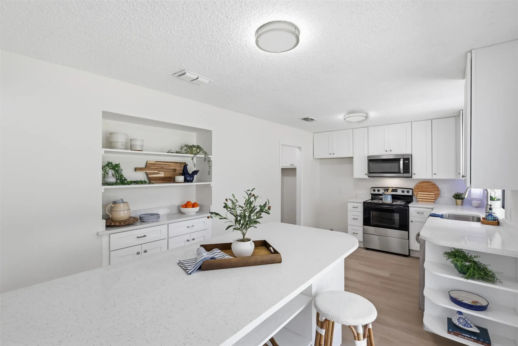Single Family Residence For Sale in Tarrant County , 6461 Westridge Drive, Watauga, Texas 76148, 3 Bedroom, 2 Bathroom, 2 Garage spaces, 1,406 Sqft, built in 1982, mls#21332332, Real Estate Agent in Watauga, Homes For Sale in Tarrant county, Homes For Sale in Watauga, Realtor in Watauga Texas, Real Estate Brokerage Independent Realty Texas, Luminita Cordes Realtor