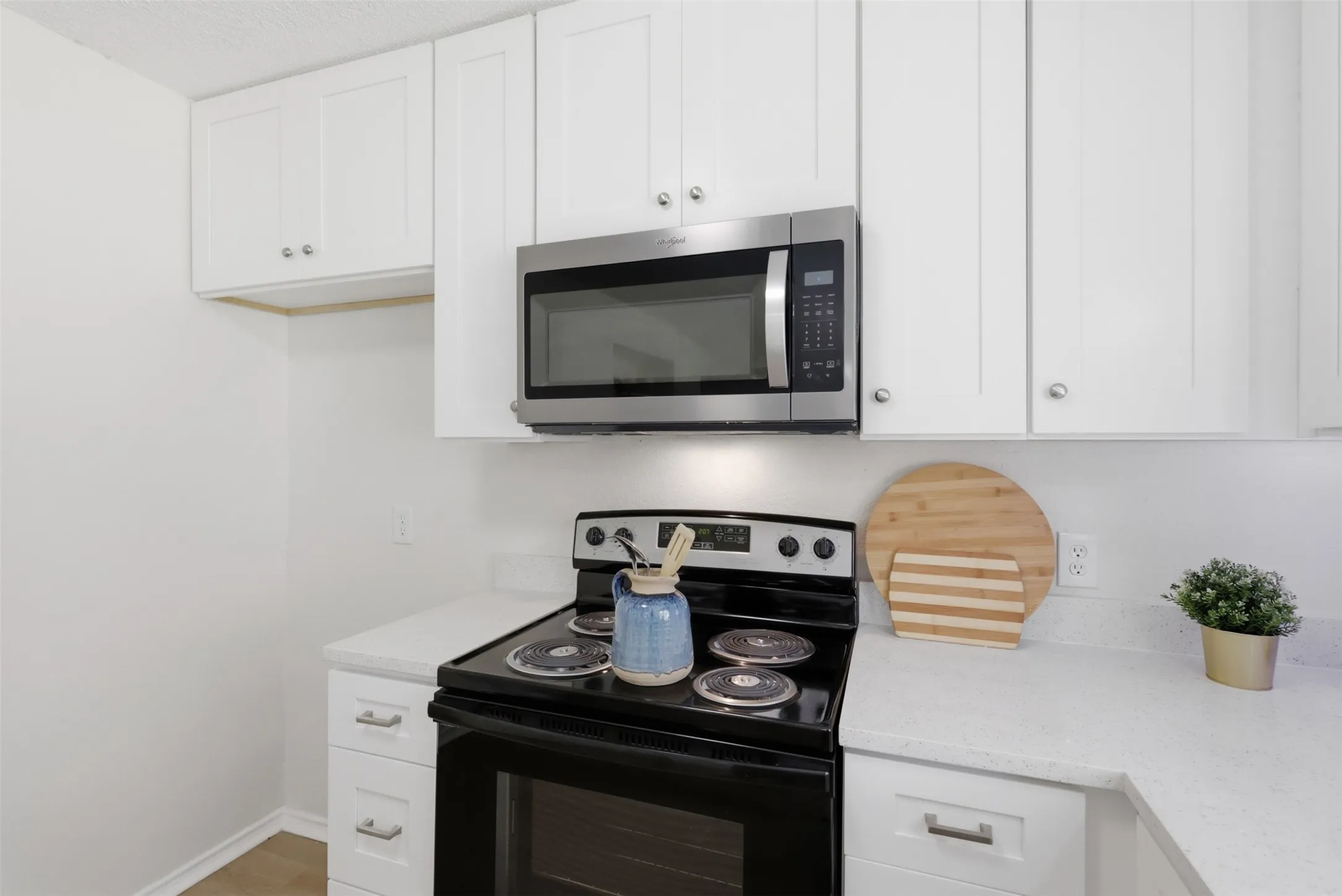 Single Family Residence For Sale in Tarrant County , 6461 Westridge Drive, Watauga, Texas 76148, 3 Bedroom, 2 Bathroom, 2 Garage spaces, 1,406 Sqft, built in 1982, mls#21332332, Real Estate Agent in Watauga, Homes For Sale in Tarrant county, Homes For Sale in Watauga, Realtor in Watauga Texas, Real Estate Brokerage Independent Realty Texas, Luminita Cordes Realtor