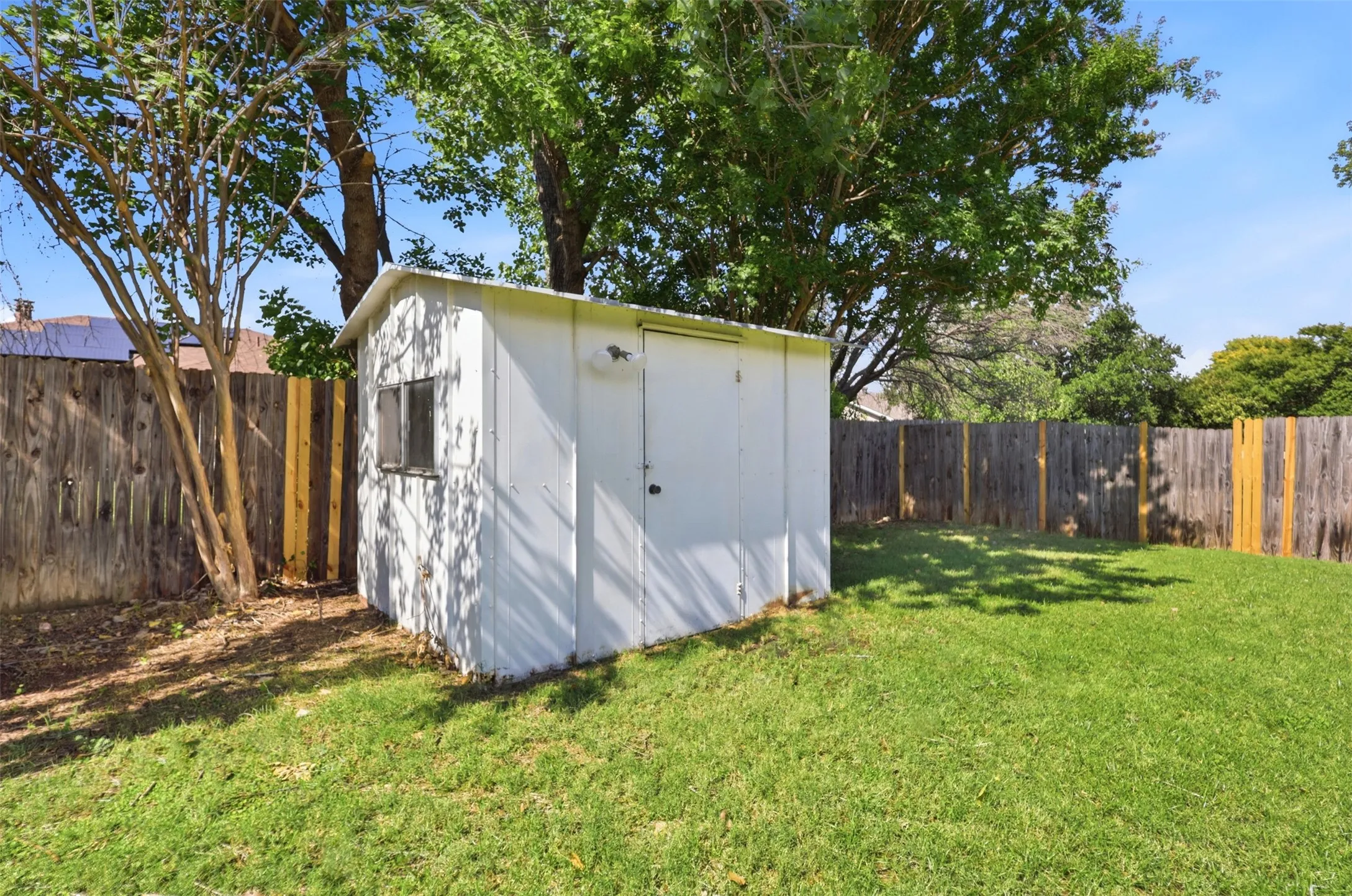 Single Family Residence For Sale in Tarrant County , 6461 Westridge Drive, Watauga, Texas 76148, 3 Bedroom, 2 Bathroom, 2 Garage spaces, 1,406 Sqft, built in 1982, mls#21332332, Real Estate Agent in Watauga, Homes For Sale in Tarrant county, Homes For Sale in Watauga, Realtor in Watauga Texas, Real Estate Brokerage Independent Realty Texas, Luminita Cordes Realtor