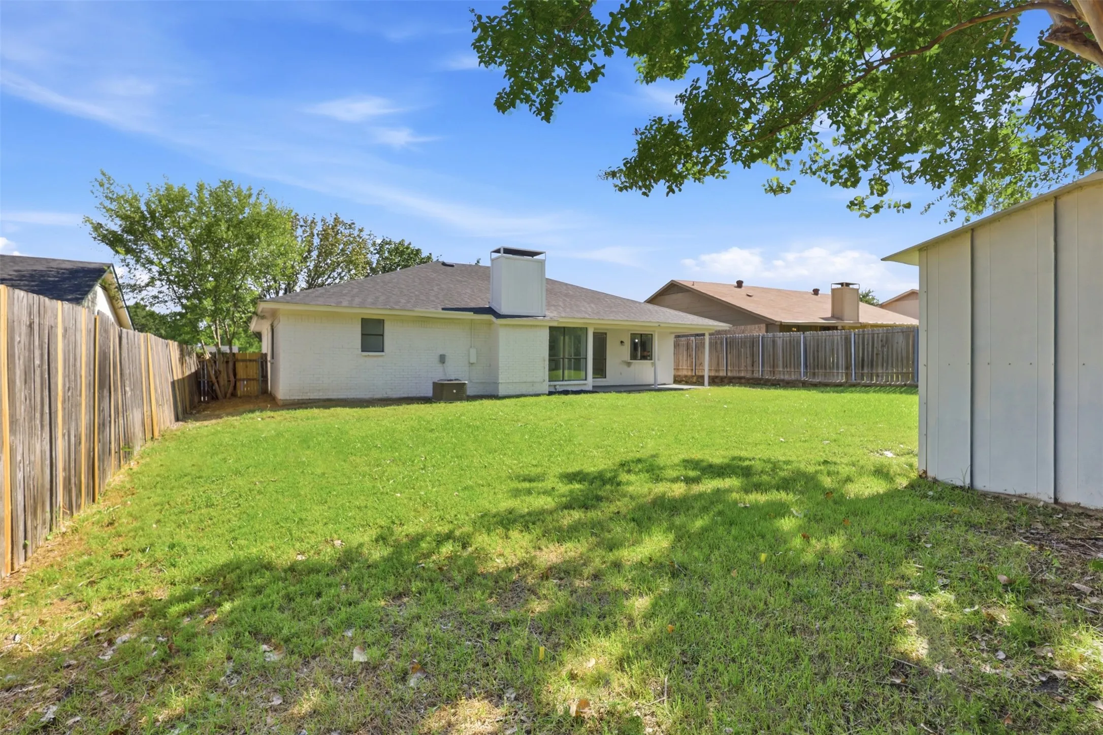 Single Family Residence For Sale in Tarrant County , 6461 Westridge Drive, Watauga, Texas 76148, 3 Bedroom, 2 Bathroom, 2 Garage spaces, 1,406 Sqft, built in 1982, mls#21332332, Real Estate Agent in Watauga, Homes For Sale in Tarrant county, Homes For Sale in Watauga, Realtor in Watauga Texas, Real Estate Brokerage Independent Realty Texas, Luminita Cordes Realtor