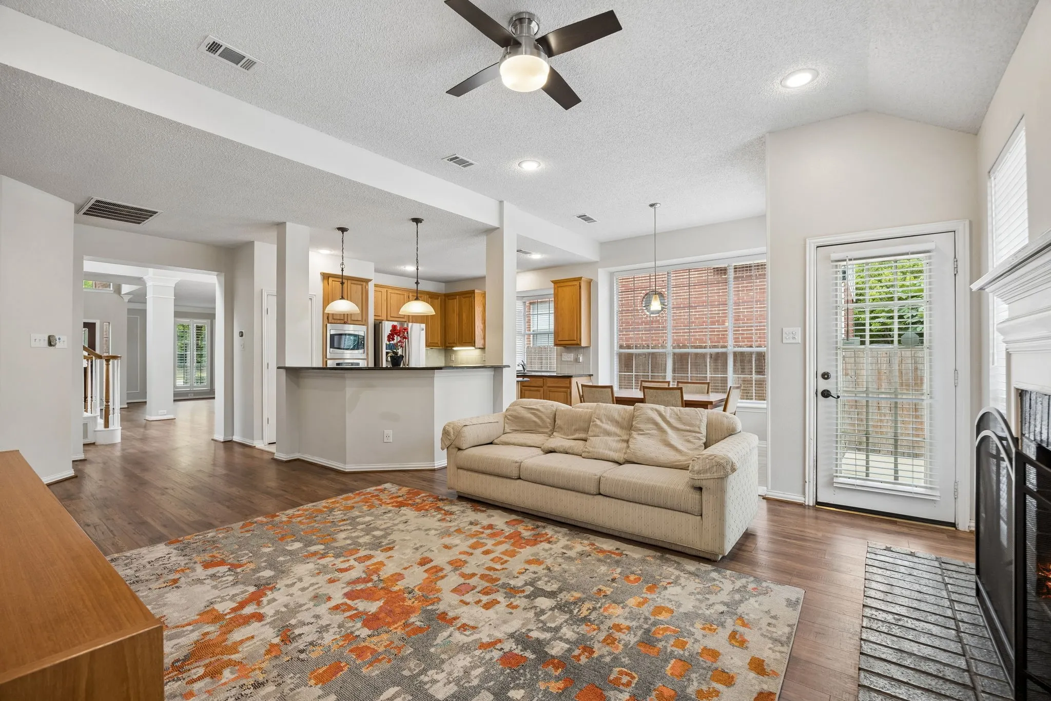 Single Family Residence For Sale in Tarrant County , 2623 Garden Ridge Lane, Arlington, Texas 76006, 4 Bedroom, 4 Bathroom, 2 Garage spaces, 2,879 Sqft, built in 1992, mls#21329346, Real Estate Agent in Arlington, Homes For Sale in Tarrant county, Homes For Sale in Arlington, Realtor in Arlington Texas, Real Estate Brokerage Independent Realty Texas, Luminita Cordes Realtor