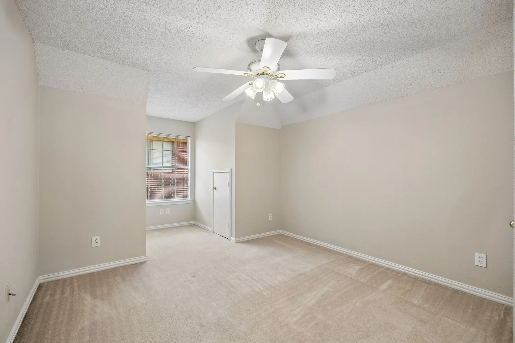 Single Family Residence For Sale in Tarrant County , 2623 Garden Ridge Lane, Arlington, Texas 76006, 4 Bedroom, 4 Bathroom, 2 Garage spaces, 2,879 Sqft, built in 1992, mls#21329346, Real Estate Agent in Arlington, Homes For Sale in Tarrant county, Homes For Sale in Arlington, Realtor in Arlington Texas, Real Estate Brokerage Independent Realty Texas, Luminita Cordes Realtor