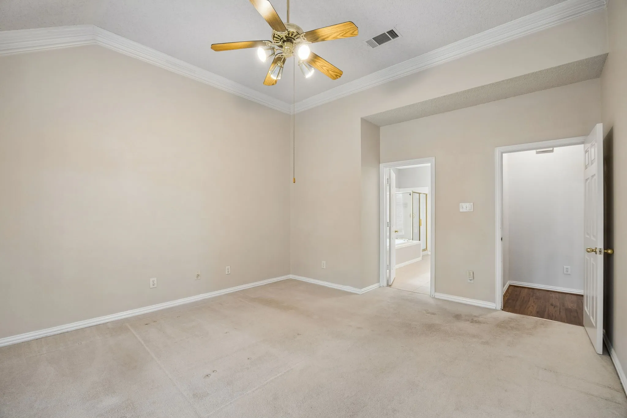 Single Family Residence For Sale in Tarrant County , 2623 Garden Ridge Lane, Arlington, Texas 76006, 4 Bedroom, 4 Bathroom, 2 Garage spaces, 2,879 Sqft, built in 1992, mls#21329346, Real Estate Agent in Arlington, Homes For Sale in Tarrant county, Homes For Sale in Arlington, Realtor in Arlington Texas, Real Estate Brokerage Independent Realty Texas, Luminita Cordes Realtor