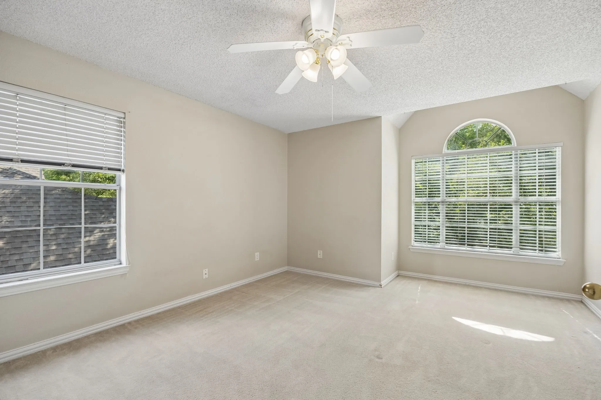 Single Family Residence For Sale in Tarrant County , 2623 Garden Ridge Lane, Arlington, Texas 76006, 4 Bedroom, 4 Bathroom, 2 Garage spaces, 2,879 Sqft, built in 1992, mls#21329346, Real Estate Agent in Arlington, Homes For Sale in Tarrant county, Homes For Sale in Arlington, Realtor in Arlington Texas, Real Estate Brokerage Independent Realty Texas, Luminita Cordes Realtor