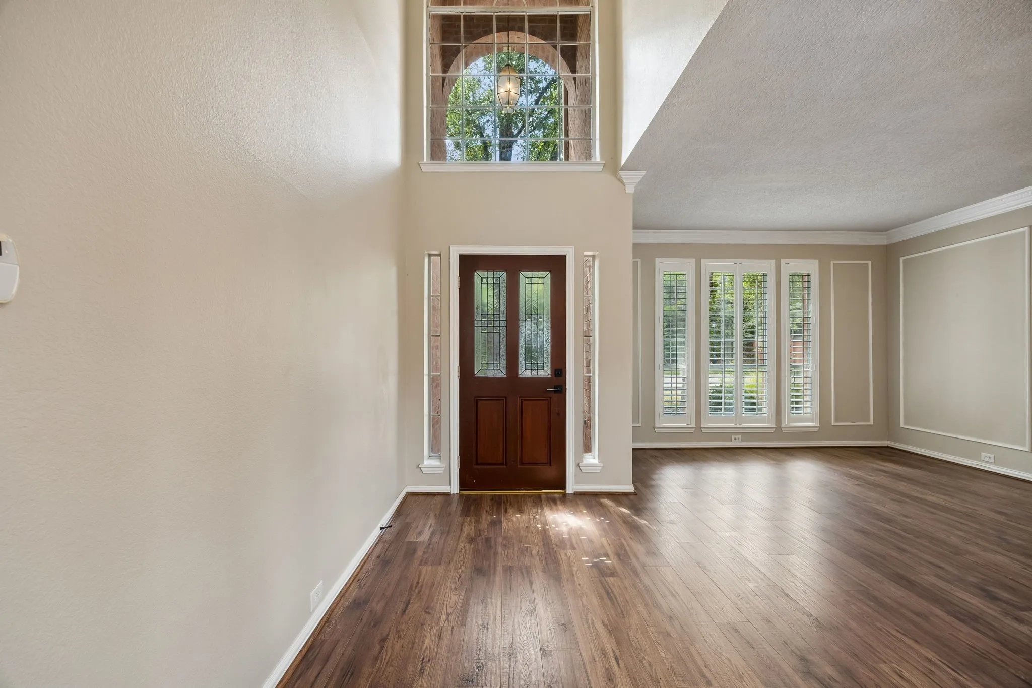Single Family Residence For Sale in Tarrant County , 2623 Garden Ridge Lane, Arlington, Texas 76006, 4 Bedroom, 4 Bathroom, 2 Garage spaces, 2,879 Sqft, built in 1992, mls#21329346, Real Estate Agent in Arlington, Homes For Sale in Tarrant county, Homes For Sale in Arlington, Realtor in Arlington Texas, Real Estate Brokerage Independent Realty Texas, Luminita Cordes Realtor