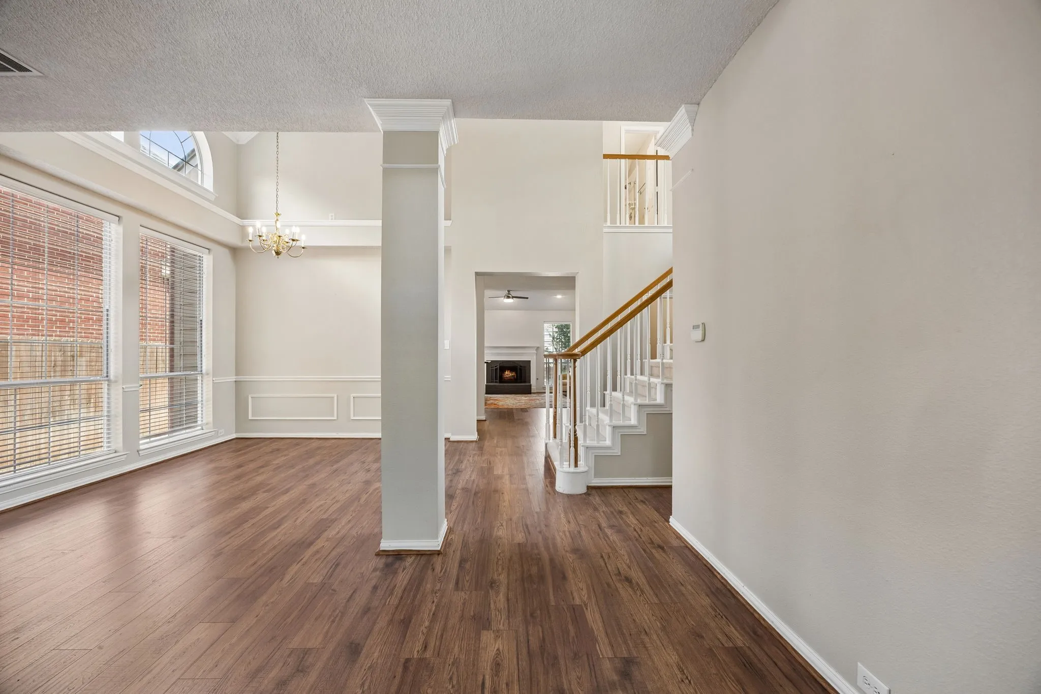 Single Family Residence For Sale in Tarrant County , 2623 Garden Ridge Lane, Arlington, Texas 76006, 4 Bedroom, 4 Bathroom, 2 Garage spaces, 2,879 Sqft, built in 1992, mls#21329346, Real Estate Agent in Arlington, Homes For Sale in Tarrant county, Homes For Sale in Arlington, Realtor in Arlington Texas, Real Estate Brokerage Independent Realty Texas, Luminita Cordes Realtor