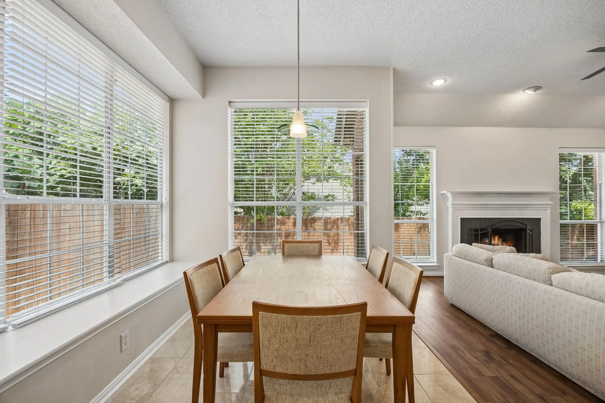 Single Family Residence For Sale in Tarrant County , 2623 Garden Ridge Lane, Arlington, Texas 76006, 4 Bedroom, 4 Bathroom, 2 Garage spaces, 2,879 Sqft, built in 1992, mls#21329346, Real Estate Agent in Arlington, Homes For Sale in Tarrant county, Homes For Sale in Arlington, Realtor in Arlington Texas, Real Estate Brokerage Independent Realty Texas, Luminita Cordes Realtor