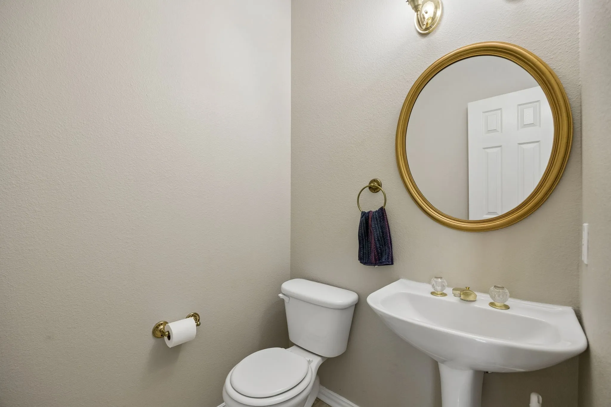 Single Family Residence For Sale in Tarrant County , 2623 Garden Ridge Lane, Arlington, Texas 76006, 4 Bedroom, 4 Bathroom, 2 Garage spaces, 2,879 Sqft, built in 1992, mls#21329346, Real Estate Agent in Arlington, Homes For Sale in Tarrant county, Homes For Sale in Arlington, Realtor in Arlington Texas, Real Estate Brokerage Independent Realty Texas, Luminita Cordes Realtor