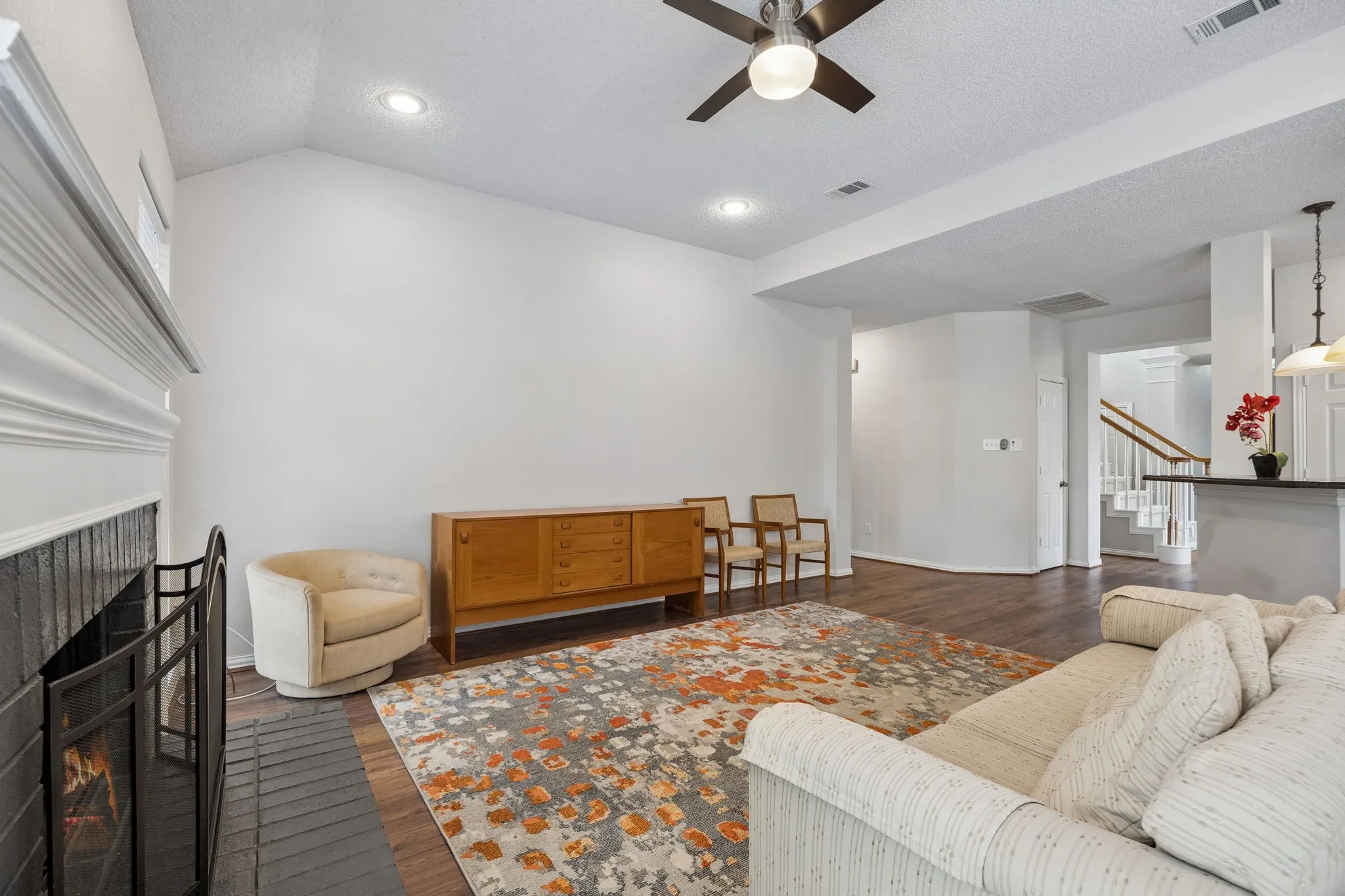 Single Family Residence For Sale in Tarrant County , 2623 Garden Ridge Lane, Arlington, Texas 76006, 4 Bedroom, 4 Bathroom, 2 Garage spaces, 2,879 Sqft, built in 1992, mls#21329346, Real Estate Agent in Arlington, Homes For Sale in Tarrant county, Homes For Sale in Arlington, Realtor in Arlington Texas, Real Estate Brokerage Independent Realty Texas, Luminita Cordes Realtor