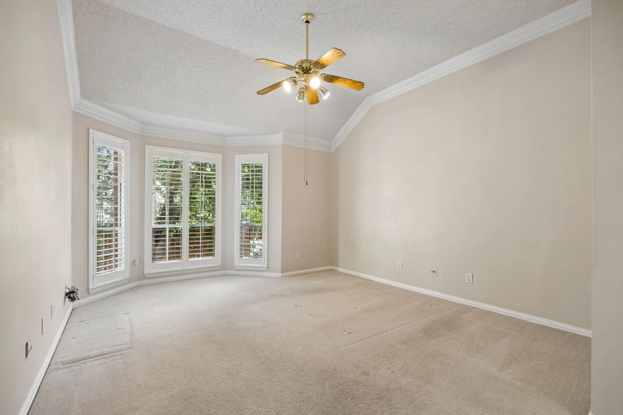 Single Family Residence For Sale in Tarrant County , 2623 Garden Ridge Lane, Arlington, Texas 76006, 4 Bedroom, 4 Bathroom, 2 Garage spaces, 2,879 Sqft, built in 1992, mls#21329346, Real Estate Agent in Arlington, Homes For Sale in Tarrant county, Homes For Sale in Arlington, Realtor in Arlington Texas, Real Estate Brokerage Independent Realty Texas, Luminita Cordes Realtor