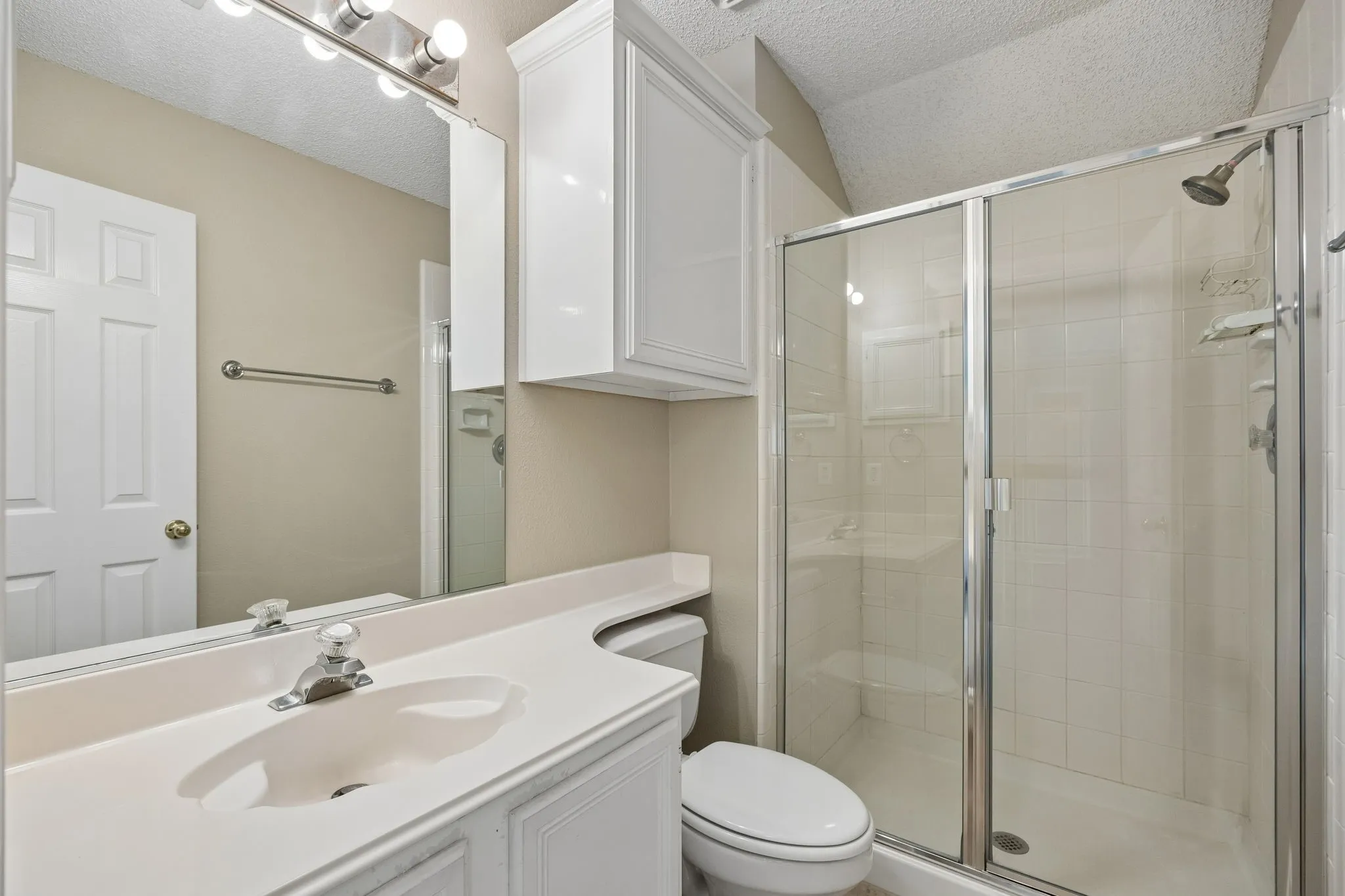 Single Family Residence For Sale in Tarrant County , 2623 Garden Ridge Lane, Arlington, Texas 76006, 4 Bedroom, 4 Bathroom, 2 Garage spaces, 2,879 Sqft, built in 1992, mls#21329346, Real Estate Agent in Arlington, Homes For Sale in Tarrant county, Homes For Sale in Arlington, Realtor in Arlington Texas, Real Estate Brokerage Independent Realty Texas, Luminita Cordes Realtor