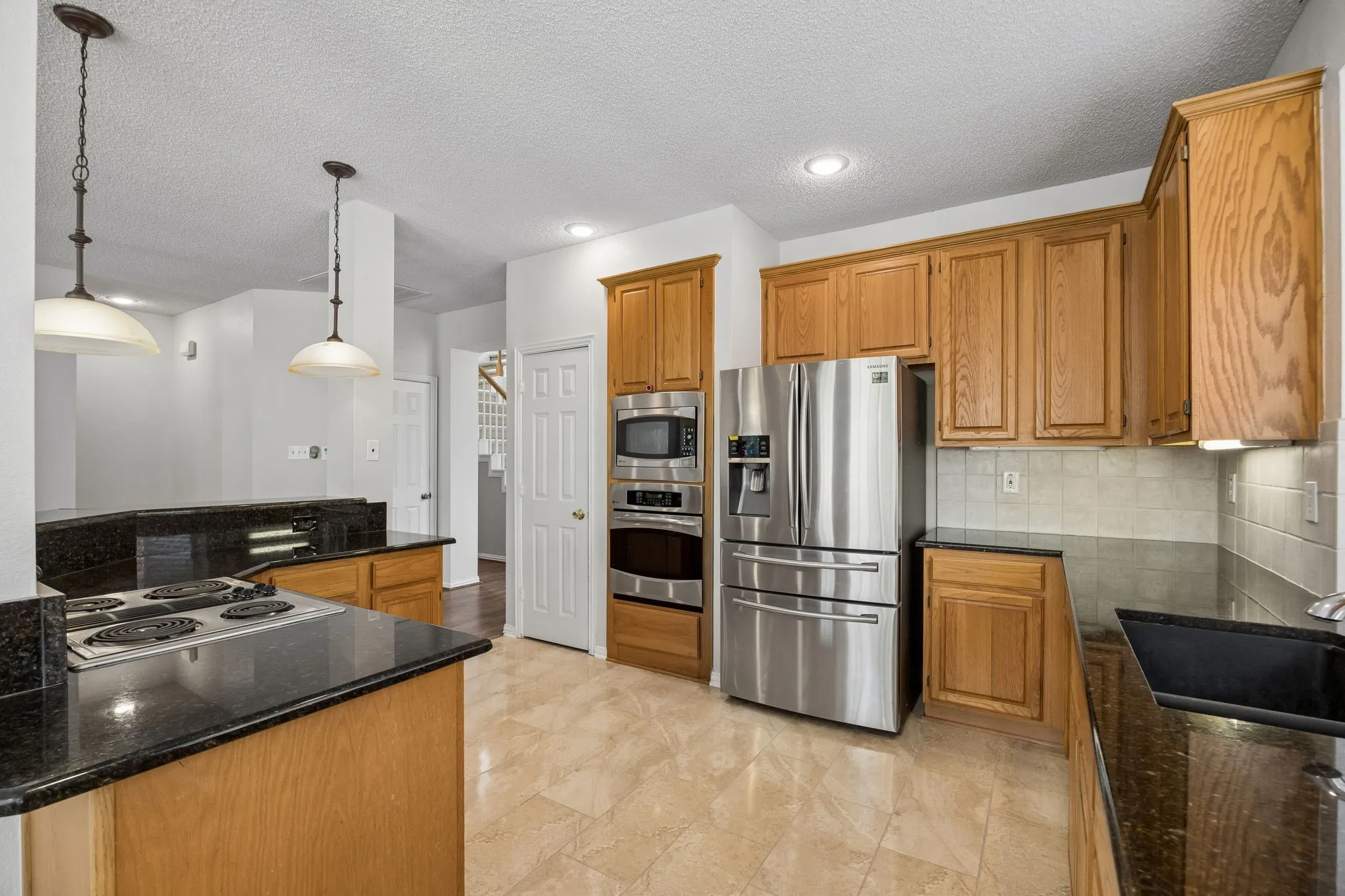 Single Family Residence For Sale in Tarrant County , 2623 Garden Ridge Lane, Arlington, Texas 76006, 4 Bedroom, 4 Bathroom, 2 Garage spaces, 2,879 Sqft, built in 1992, mls#21329346, Real Estate Agent in Arlington, Homes For Sale in Tarrant county, Homes For Sale in Arlington, Realtor in Arlington Texas, Real Estate Brokerage Independent Realty Texas, Luminita Cordes Realtor