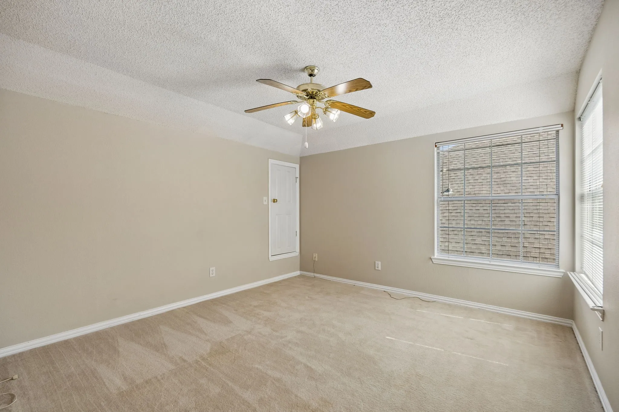 Single Family Residence For Sale in Tarrant County , 2623 Garden Ridge Lane, Arlington, Texas 76006, 4 Bedroom, 4 Bathroom, 2 Garage spaces, 2,879 Sqft, built in 1992, mls#21329346, Real Estate Agent in Arlington, Homes For Sale in Tarrant county, Homes For Sale in Arlington, Realtor in Arlington Texas, Real Estate Brokerage Independent Realty Texas, Luminita Cordes Realtor
