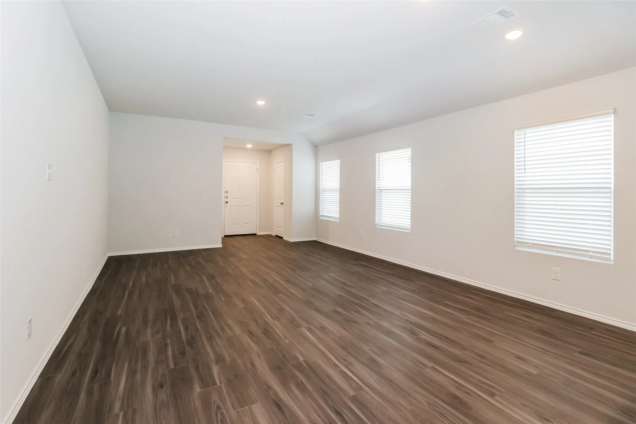 Single Family Residence For Rent in Tarrant County , 500 Woodhouse Way, Everman, Texas 76140, 3 Bedroom, 2 Bathroom, 2 Garage spaces, 1,407 Sqft, built in 2024, mls#21332391, Real Estate Agent in Everman, Homes For Rent in Tarrant county, Homes For Rent in Everman, Realtor in Everman Texas, Real Estate Brokerage Independent Realty Texas, Luminita Cordes Realtor