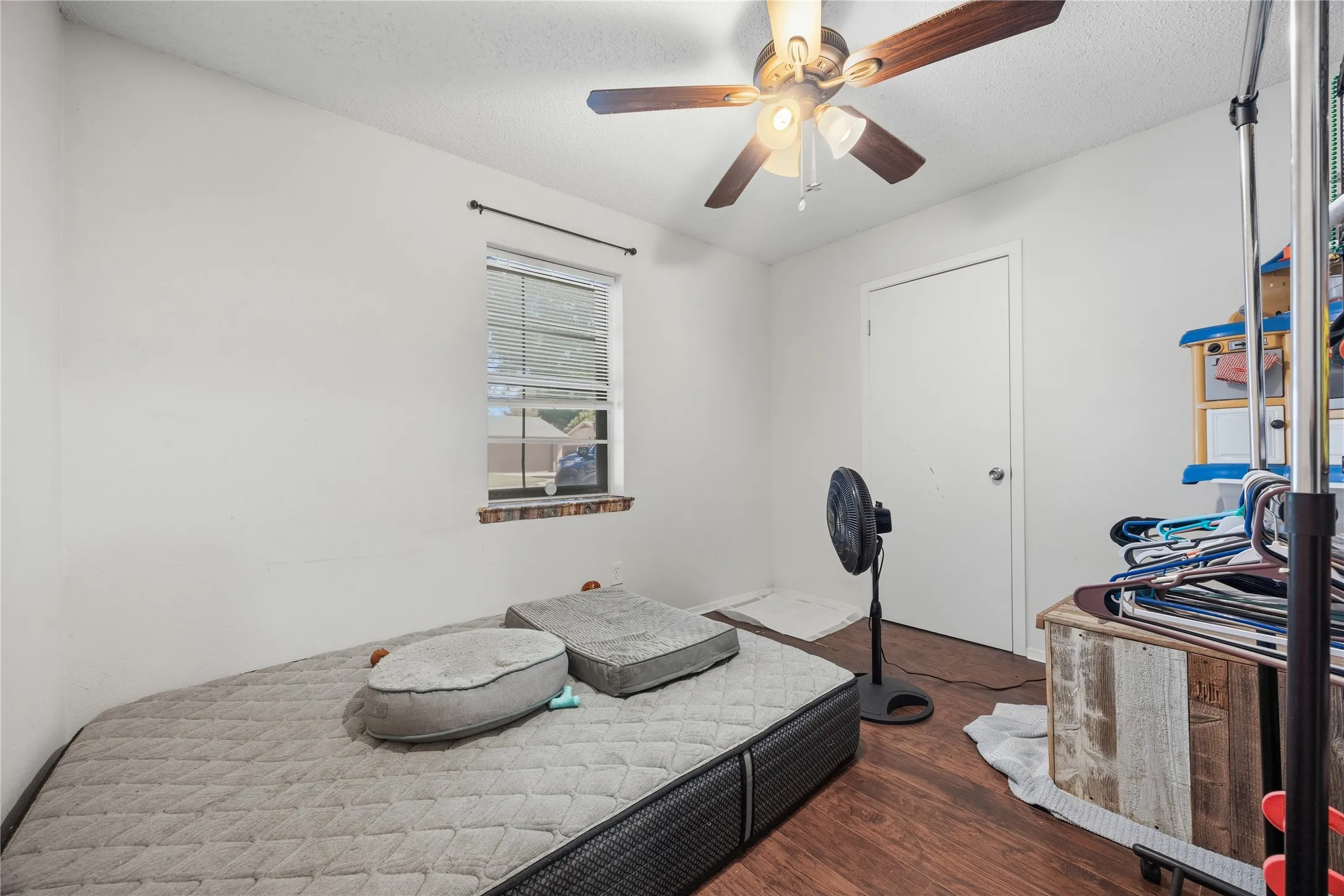 Single Family Residence For Sale in Johnson County , 636 Sue Ann Lane, Burleson, Texas 76028, 3 Bedroom, 2 Bathroom, 1 Garage spaces, 1,536 Sqft, built in 1971, mls#21330504, Real Estate Agent in Burleson, Homes For Sale in Johnson county, Homes For Sale in Burleson, Realtor in Burleson Texas, Real Estate Brokerage Independent Realty Texas, Luminita Cordes Realtor
