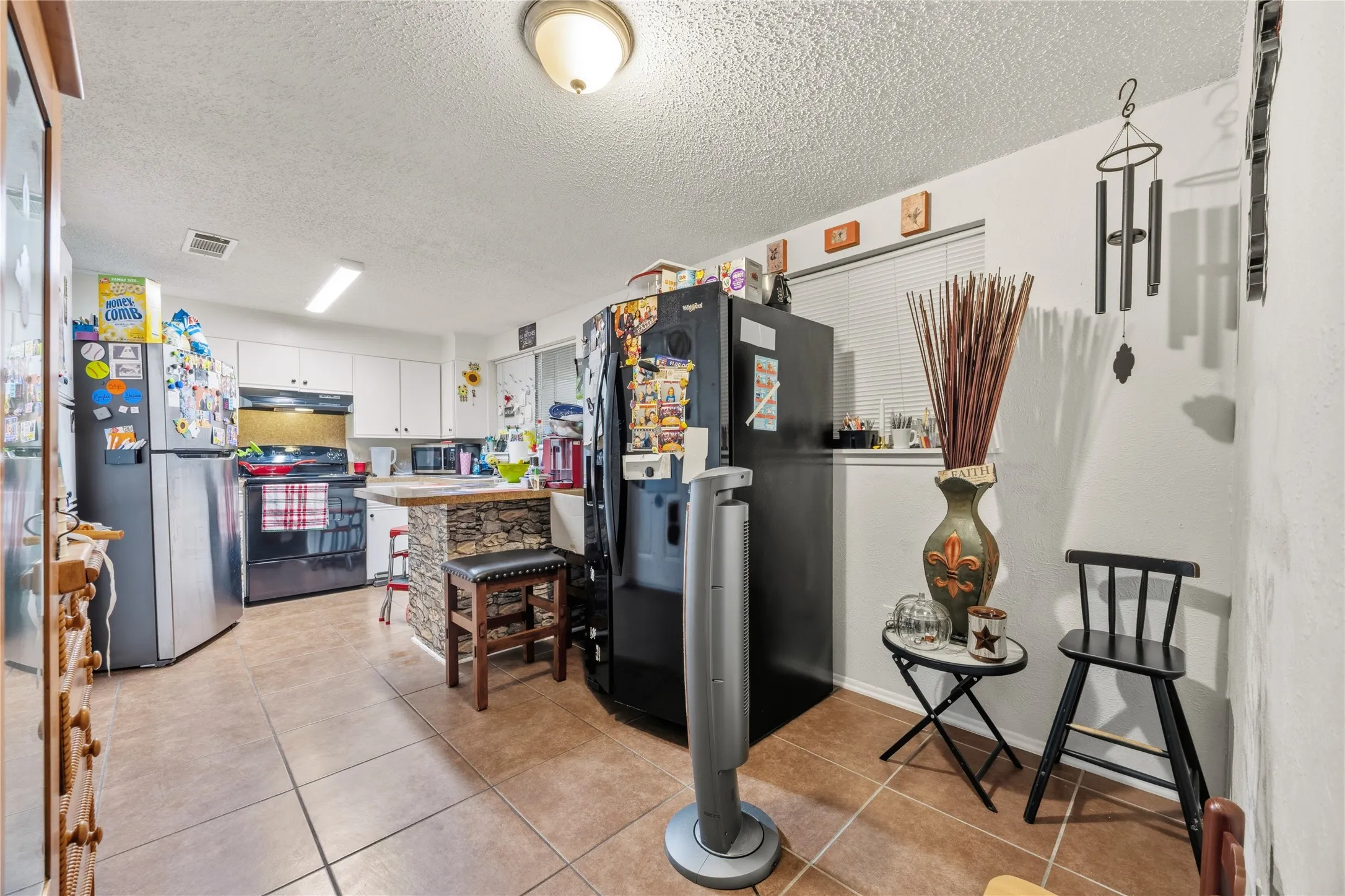 Single Family Residence For Sale in Johnson County , 636 Sue Ann Lane, Burleson, Texas 76028, 3 Bedroom, 2 Bathroom, 1 Garage spaces, 1,536 Sqft, built in 1971, mls#21330504, Real Estate Agent in Burleson, Homes For Sale in Johnson county, Homes For Sale in Burleson, Realtor in Burleson Texas, Real Estate Brokerage Independent Realty Texas, Luminita Cordes Realtor