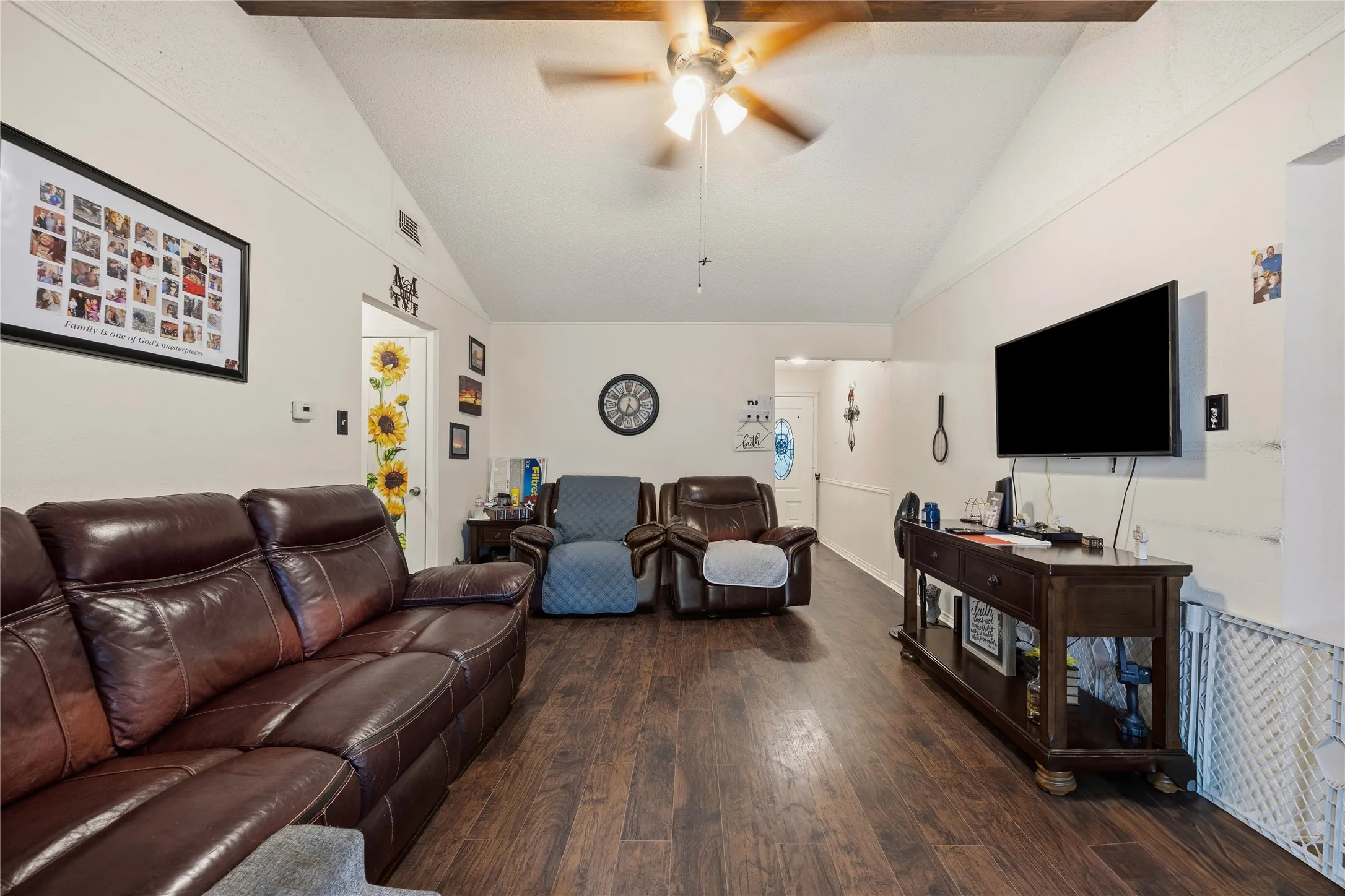 Single Family Residence For Sale in Johnson County , 636 Sue Ann Lane, Burleson, Texas 76028, 3 Bedroom, 2 Bathroom, 1 Garage spaces, 1,536 Sqft, built in 1971, mls#21330504, Real Estate Agent in Burleson, Homes For Sale in Johnson county, Homes For Sale in Burleson, Realtor in Burleson Texas, Real Estate Brokerage Independent Realty Texas, Luminita Cordes Realtor